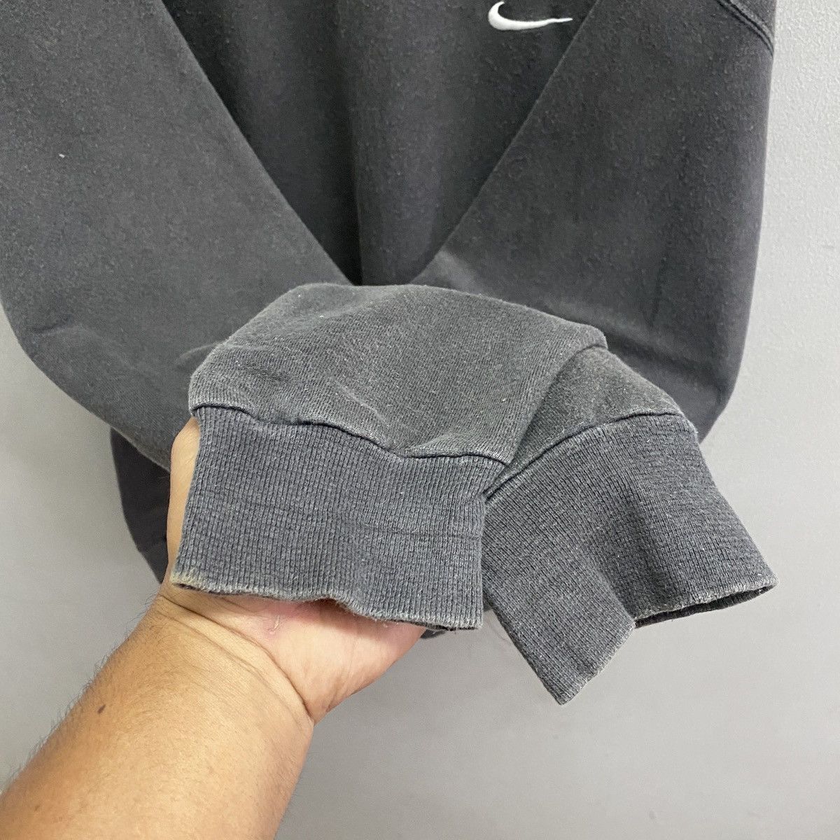 Nike Vintage 90's Nike Swoosh Faded Sweatshirt Size US L / EU 52-54 / 3 - 4 Thumbnail