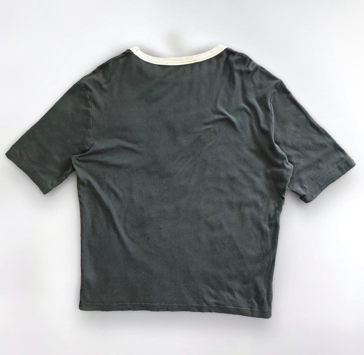 Louis Vuitton Louis vuitton vintage t shirt centr logo tee L Size US S / EU 44-46 / 1 - 2 Thumbnail
