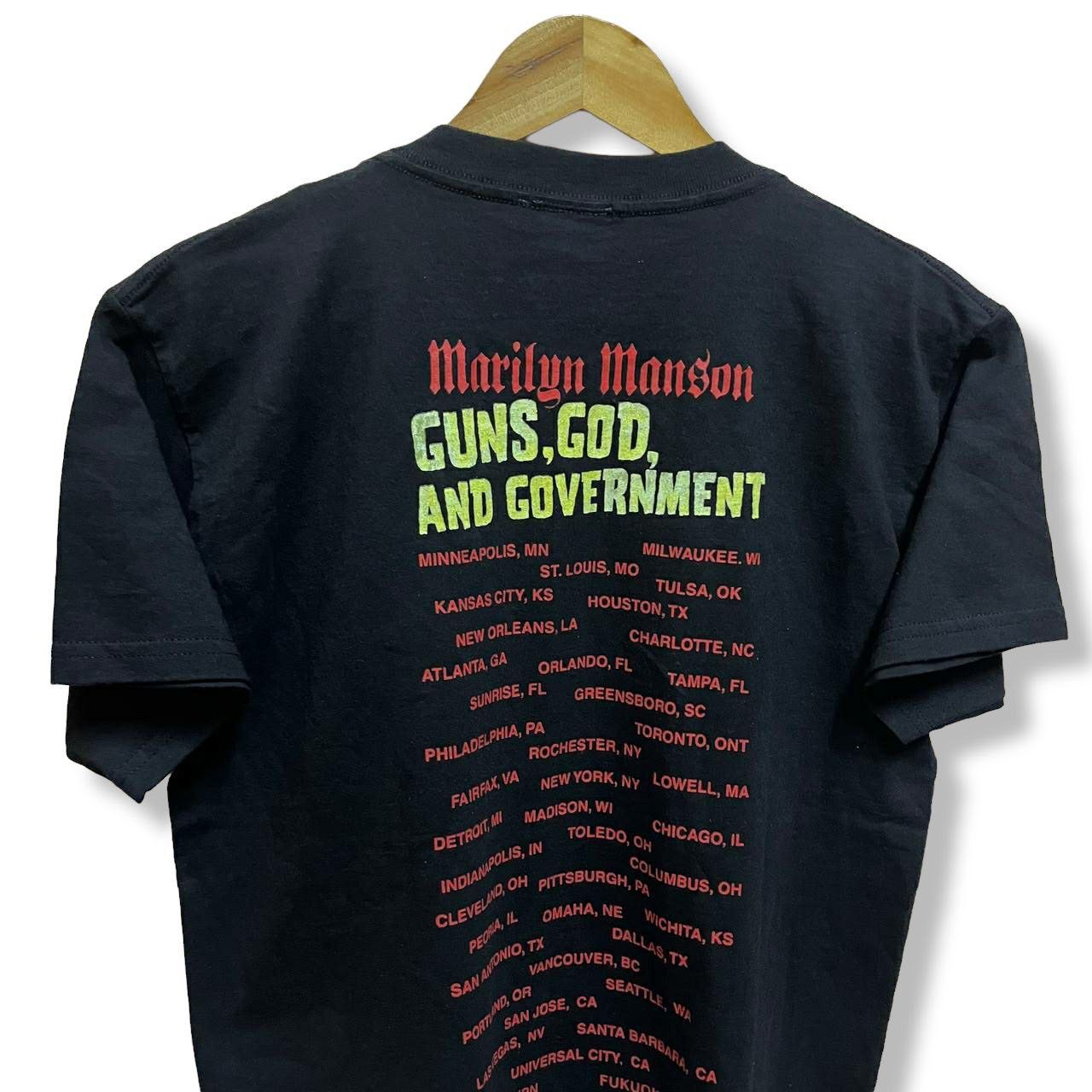 Band Tees × Marilyn Manson × Vintage Vintage Marilyn Manson Guns, God, And Government Tour Shirt Size US M / EU 48-50 / 2 - 4 Thumbnail