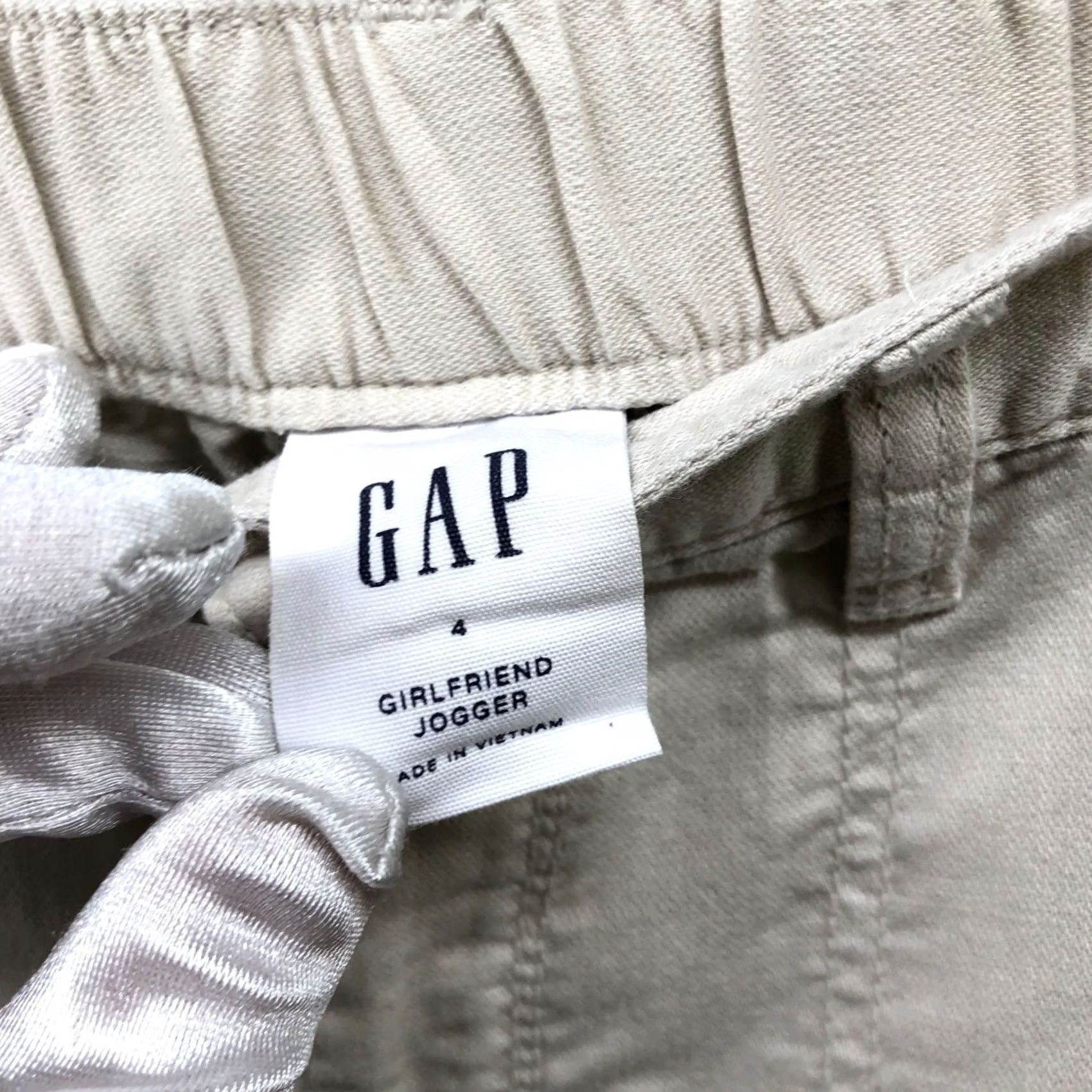 Gap VINTAGE? No. Gap Twill Utility Girlfriend Jogger Pants Womens 4 Beige Cotton Mid Rise Pants Mens? Size 27" / US 4 / IT 40 - 6 Thumbnail