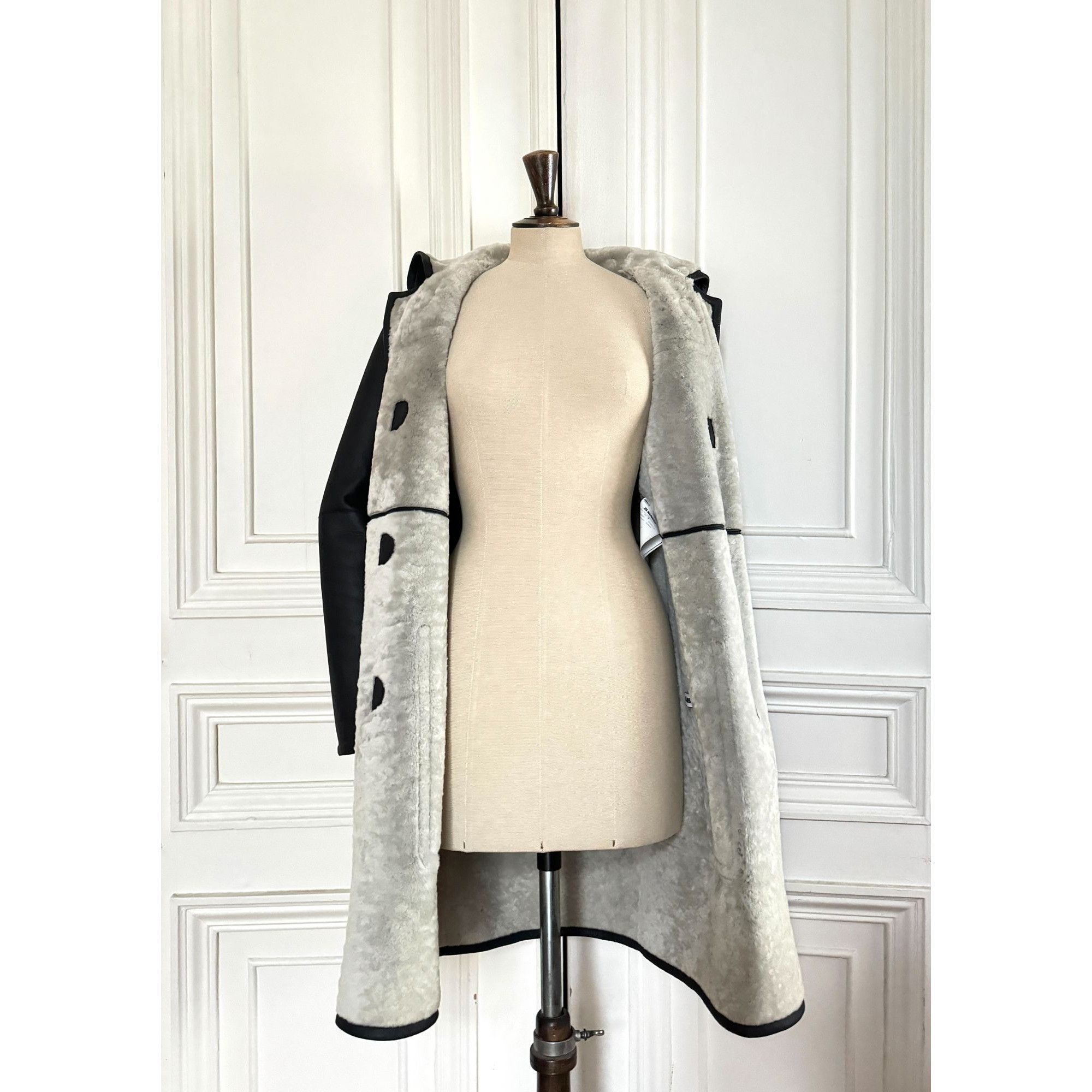 Jil Sander by Raf Simons 2012 Black Lambskin Fur Duffle Coat Size XS / US 0-2 / IT 36-38 - 3 Thumbnail
