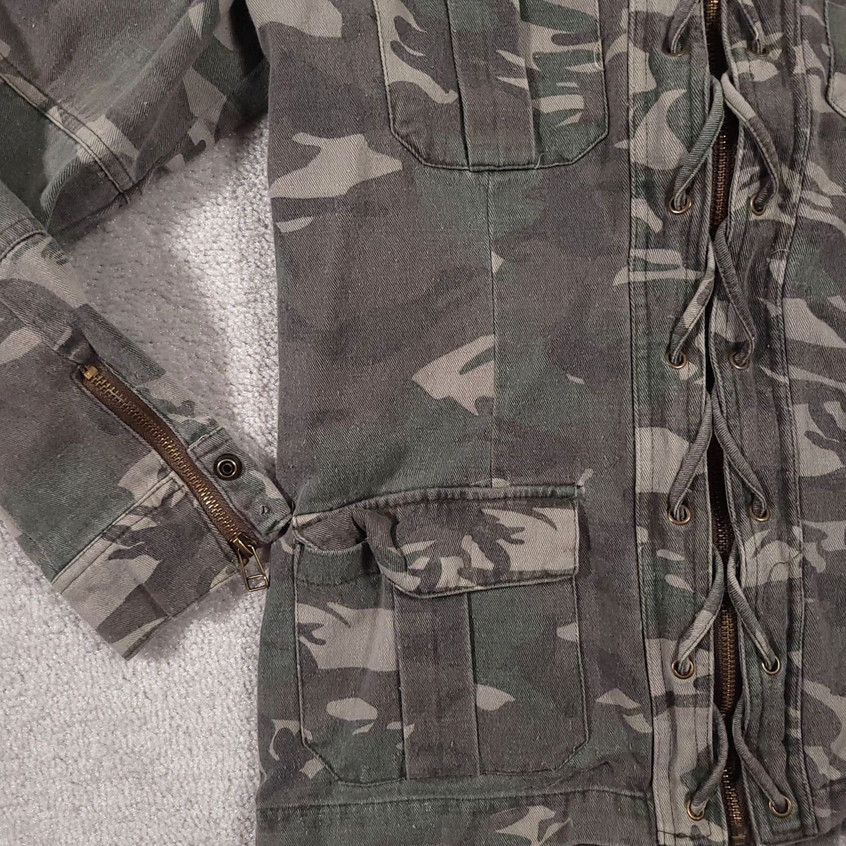 Vintage VINTAGE Buckle Camo Full Zip Casual Jacket Women Small Pockets Military Collared Size S / US 4 / IT 40 - 5 Thumbnail
