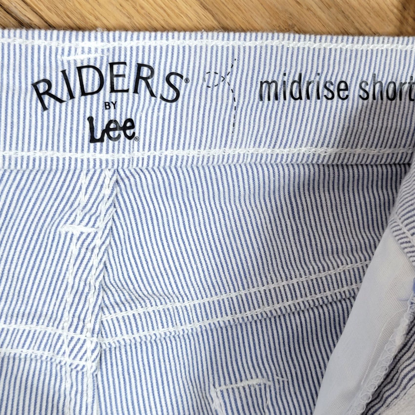 Lee Lee Riders Shorts Womens Size 14 Medium Navy White Stripe Flat Front Casual Belt Size 36" / US 14 / IT 50 - 5 Thumbnail