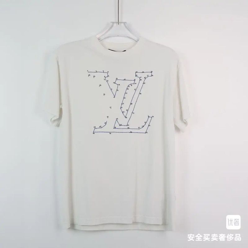 Louis Vuitton Louis Vuitton White Men's T-Shirt in Size L 0089 Size US L / EU 52-54 / 3 - 1 Thumbnail