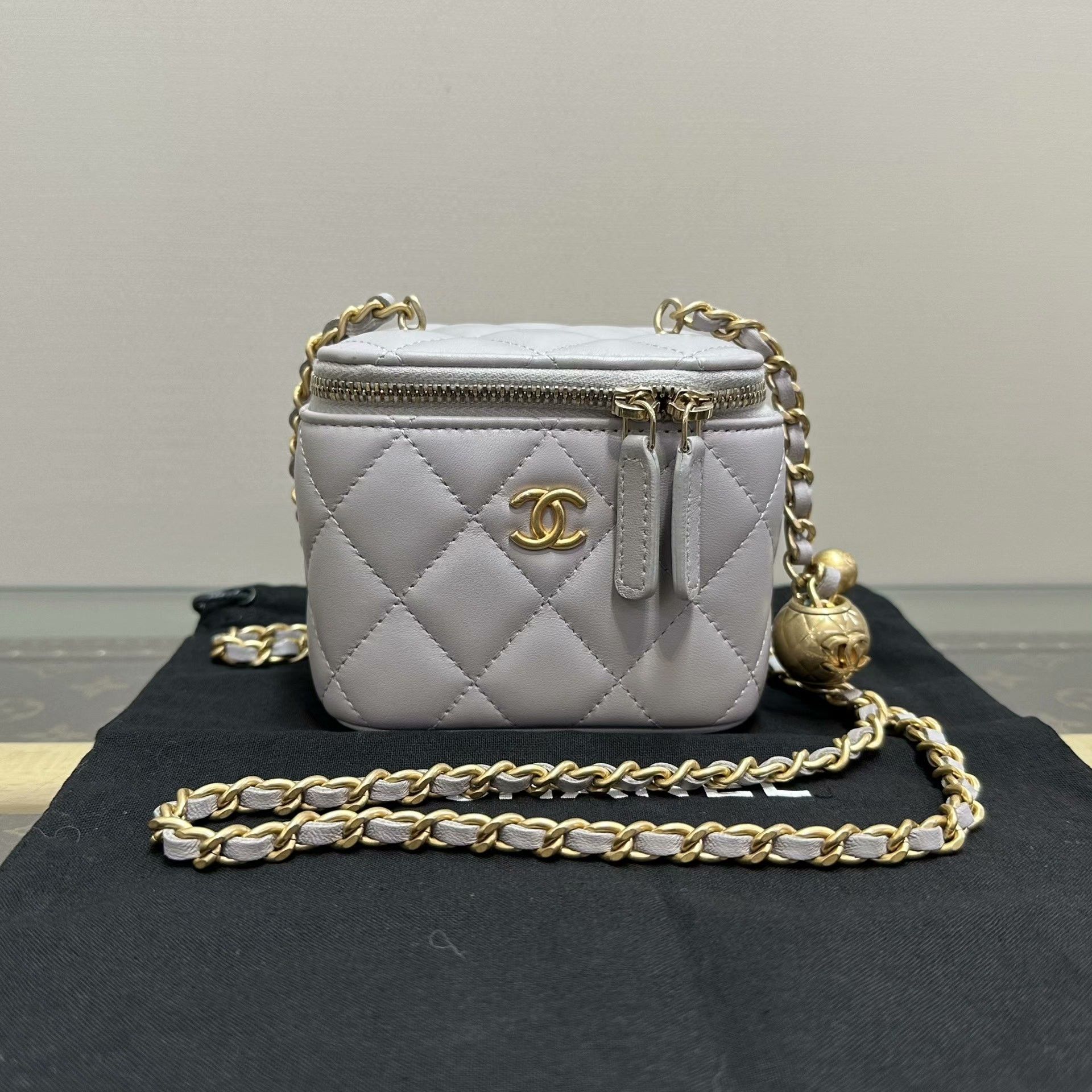 Chanel Pre-loved Bag Very good condition Size ONE SIZE - 1 Thumbnail