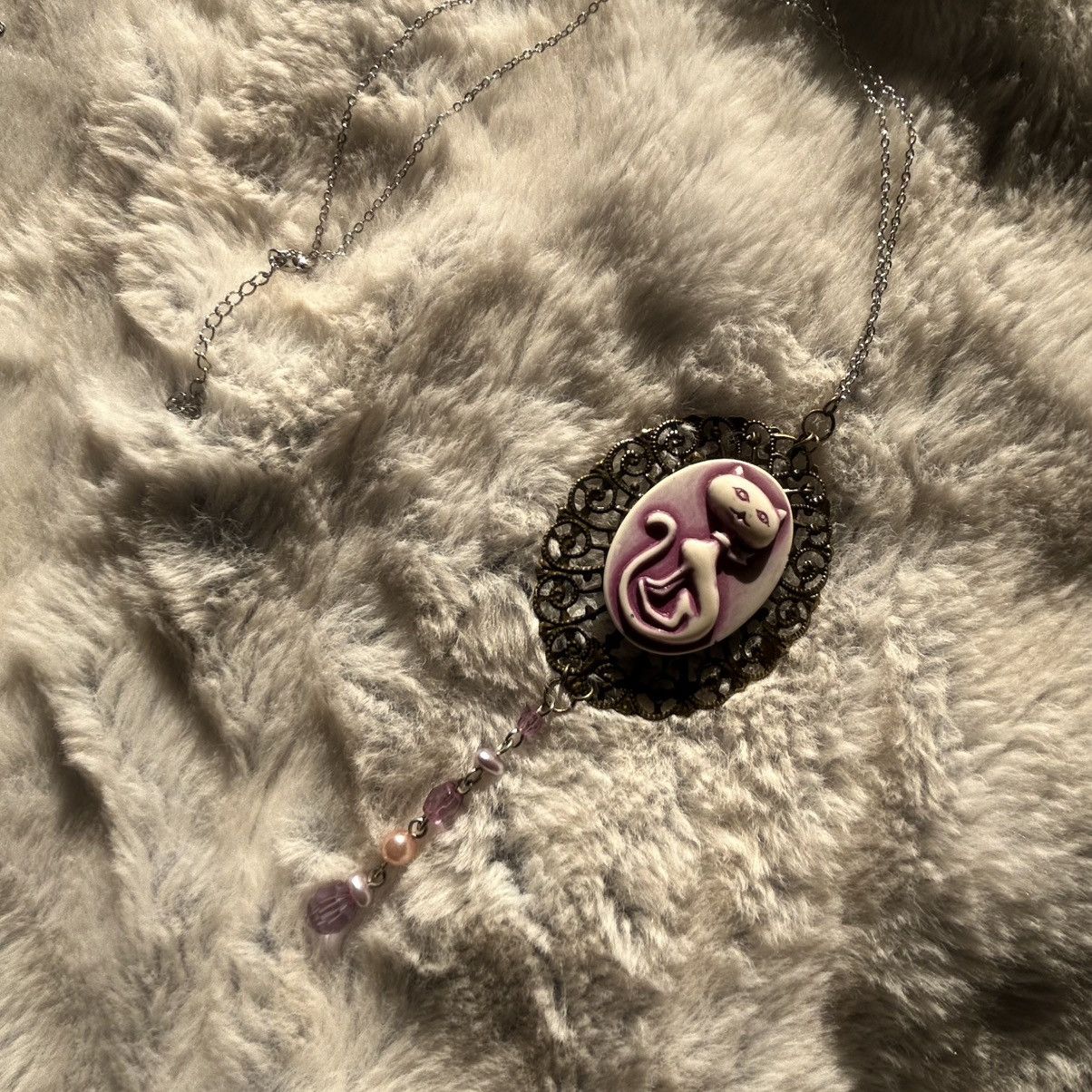 Handmade Handcrafted lilac sitting pretty kitty cat cameo necklace Size ONE SIZE - 5 Thumbnail