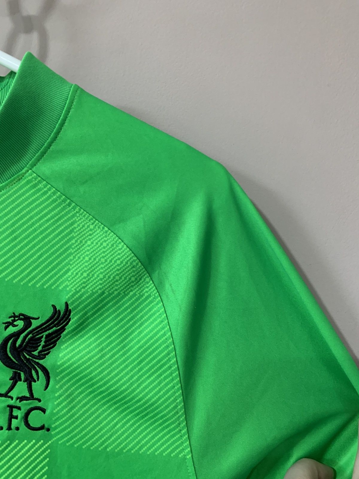 Nike Liverpool 21/22 Goalkeeper Football Shirt Nike Soccer Jersey Size US S / EU 44-46 / 1 - 12 Thumbnail