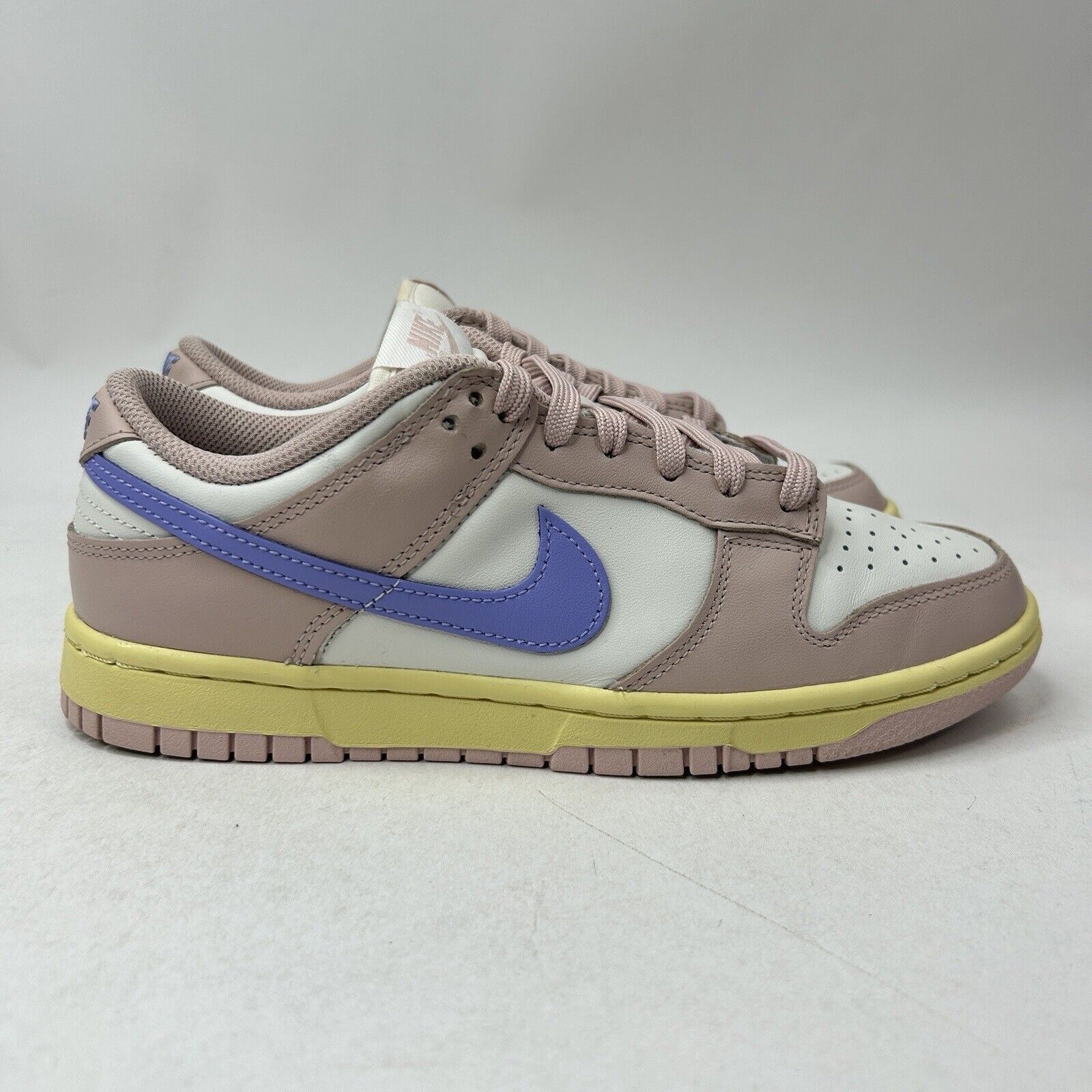 Nike Nike Dunk Low WMNS “Pink Oxford” 2023 Size US 8 / IT 38 - 4 Thumbnail