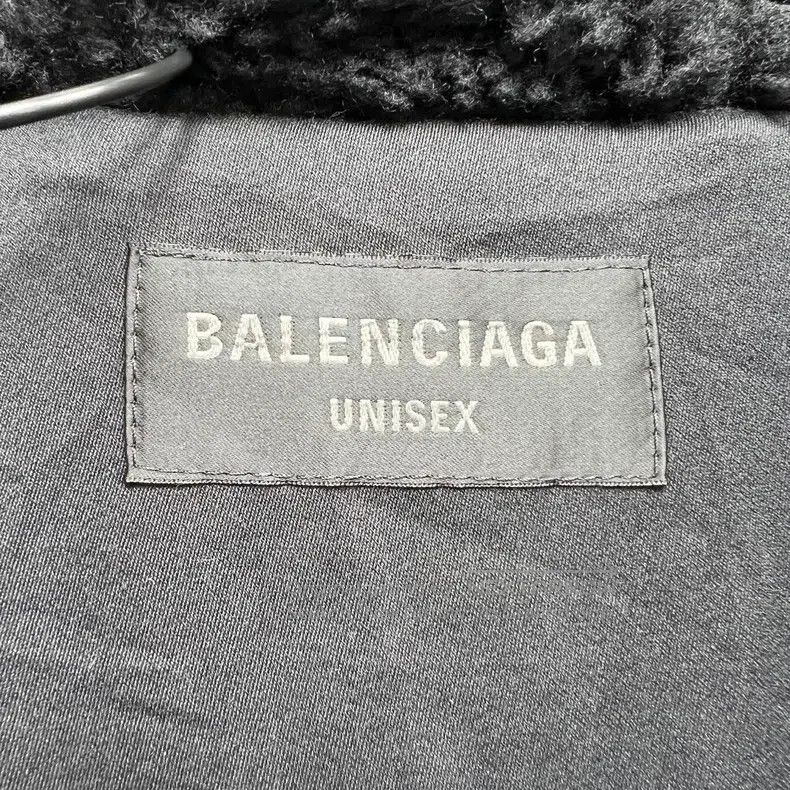 Balenciaga Balenciaga Black chest embroidered logo lamb fur teddy bea Size US M / EU 48-50 / 2 - 3 Thumbnail