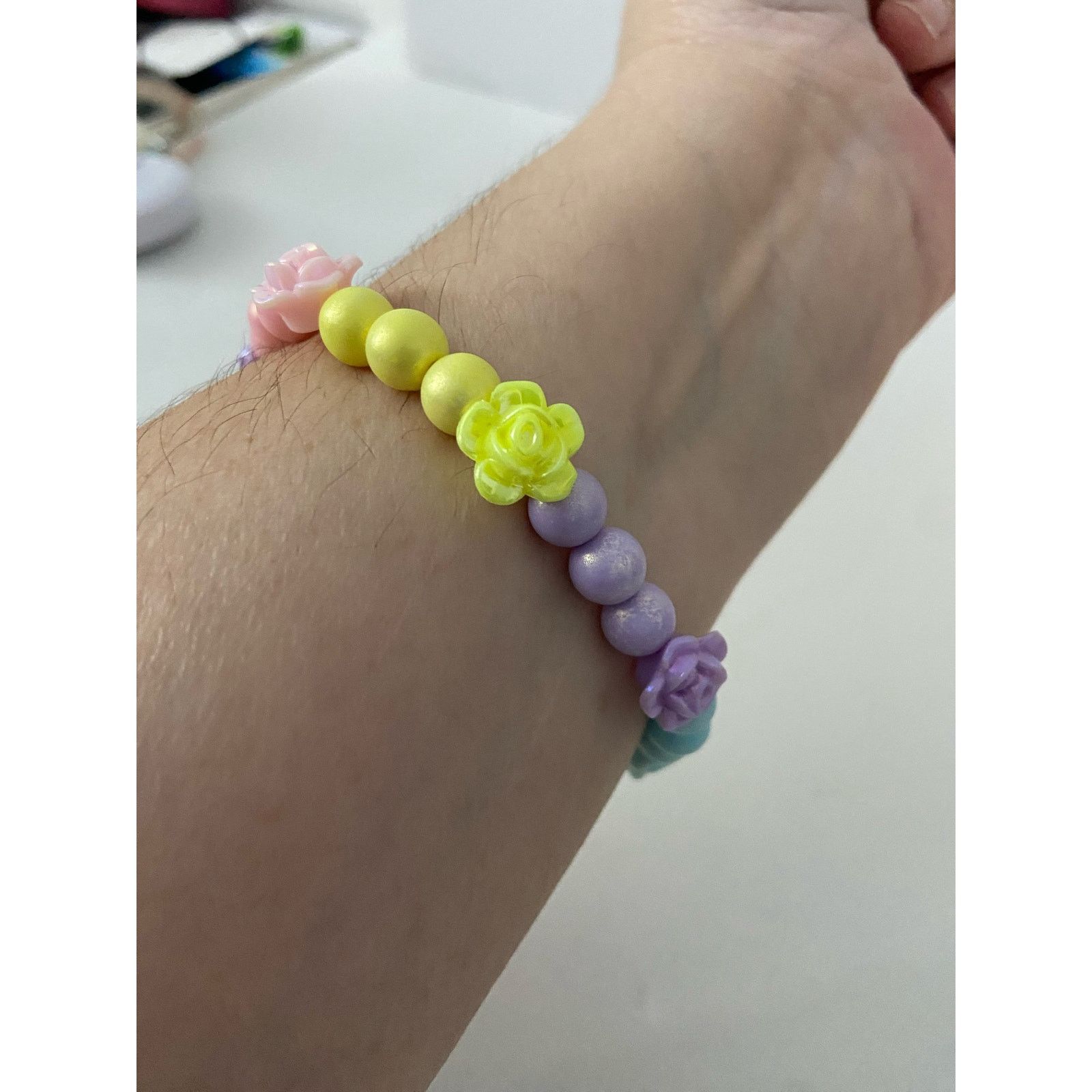 Handmade pastel bead bracelet with flowers Size ONE SIZE - 2 Thumbnail
