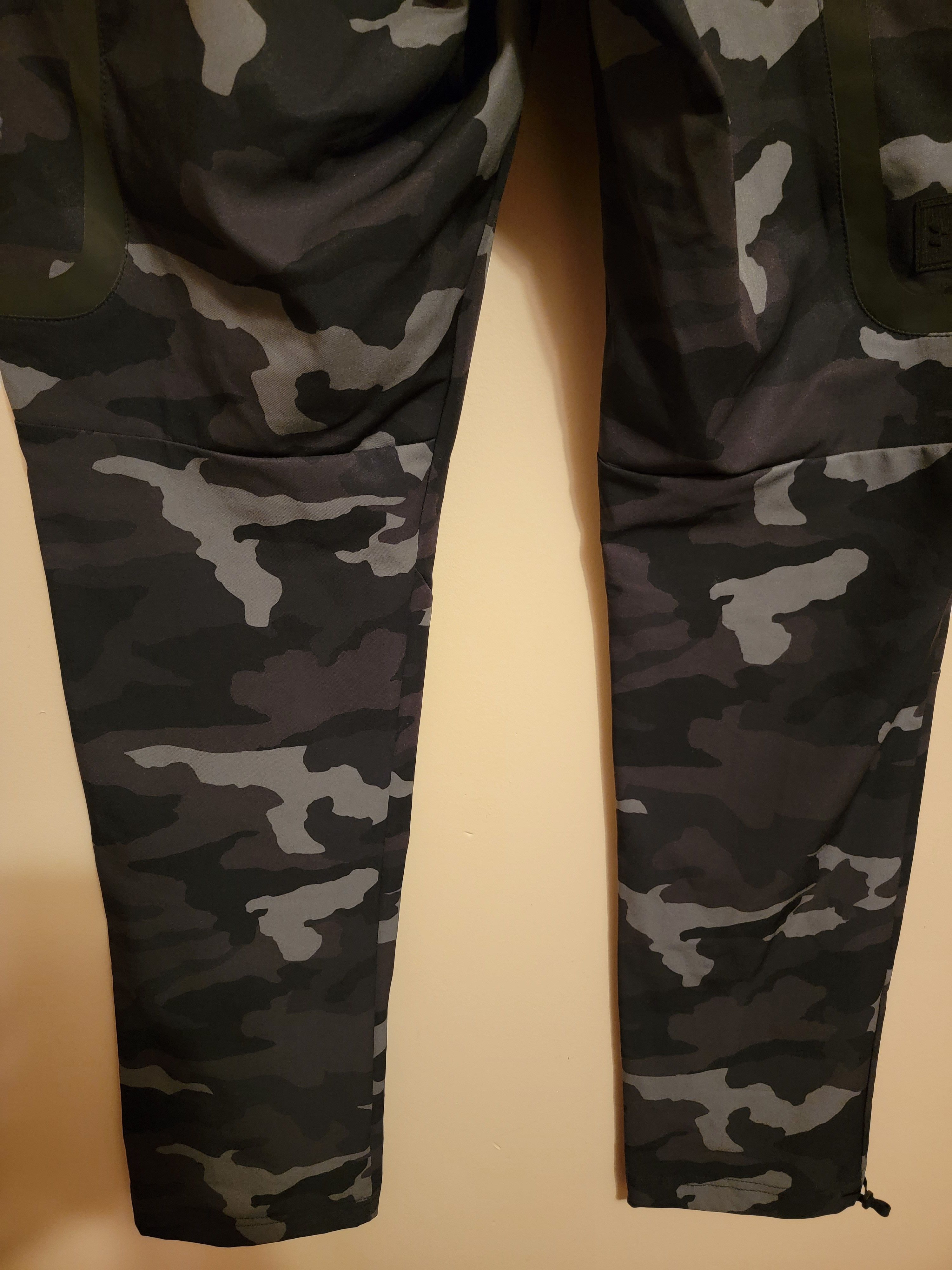 Under Armour UA Elite Men's Black and Grey Camo Cargo Pants Size US 32 / EU 48 - 4 Thumbnail