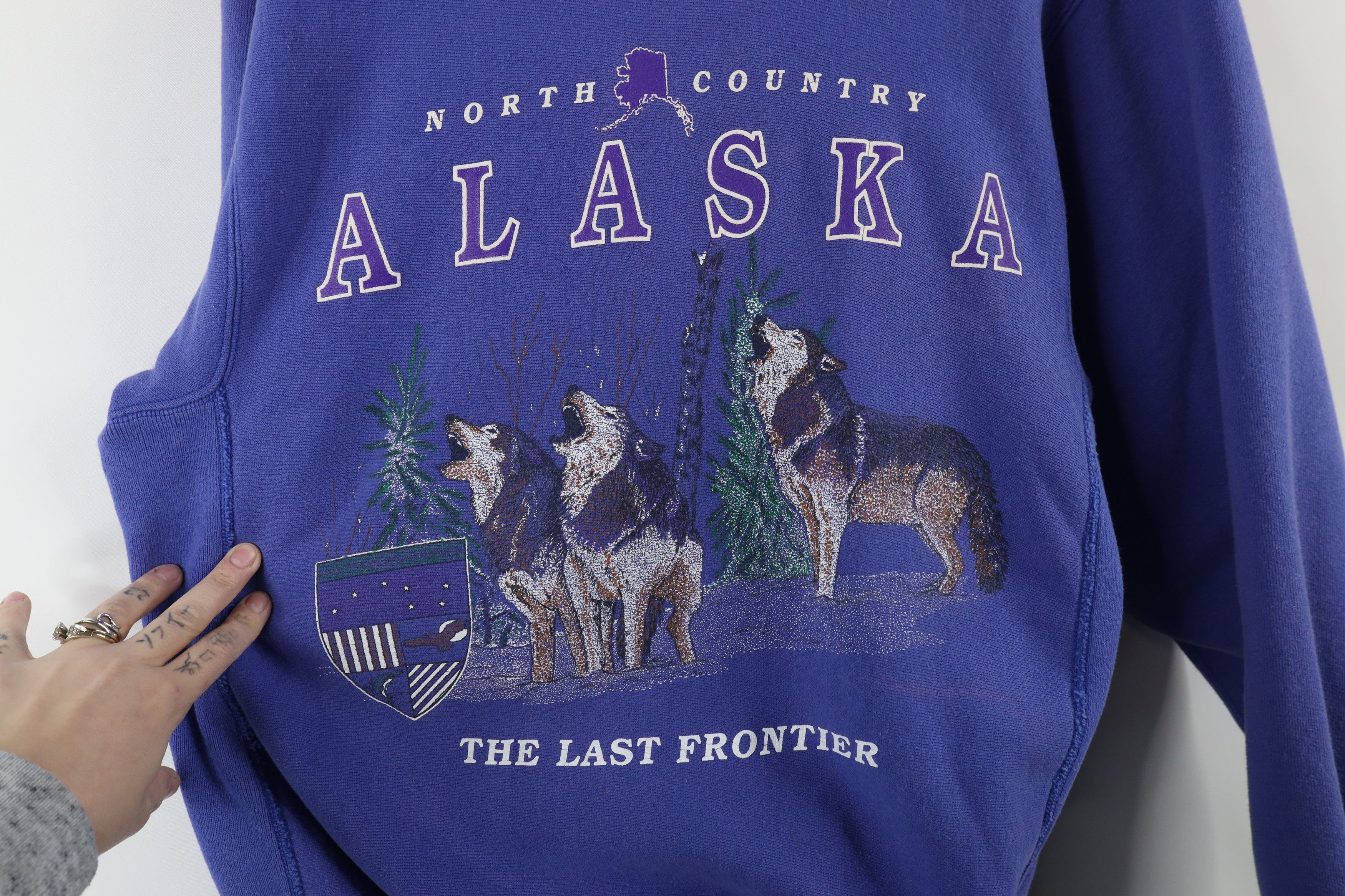 Vintage Vintage 90s Alaska Wolf Nature Crewneck Sweatshirt USA Size M / US 6-8 / IT 42-44 - 4 Thumbnail