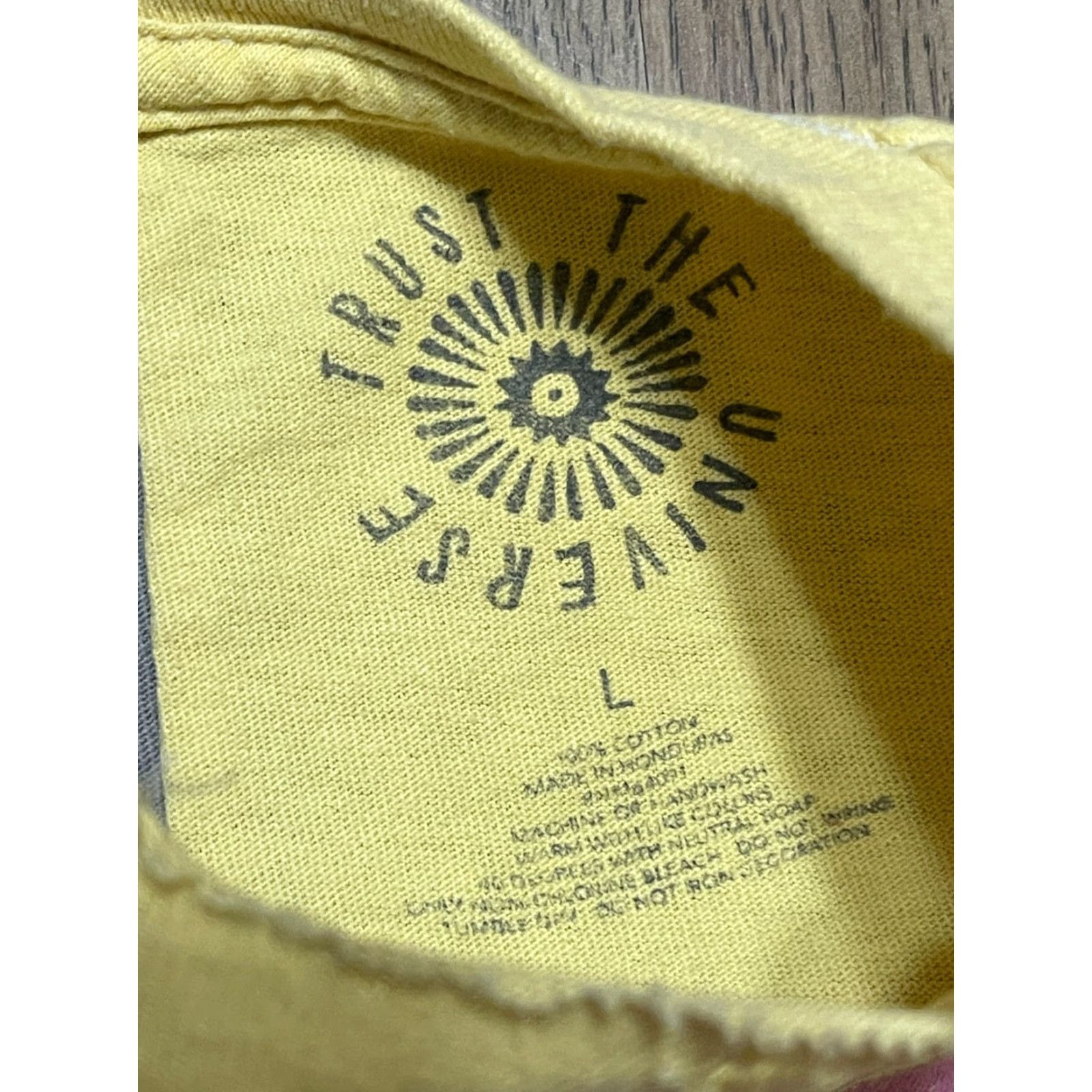 Vintage Trust The Universe Shirt Women's Large Yellow Gray Def Lepard Size L / US 10 / IT 46 - 6 Thumbnail