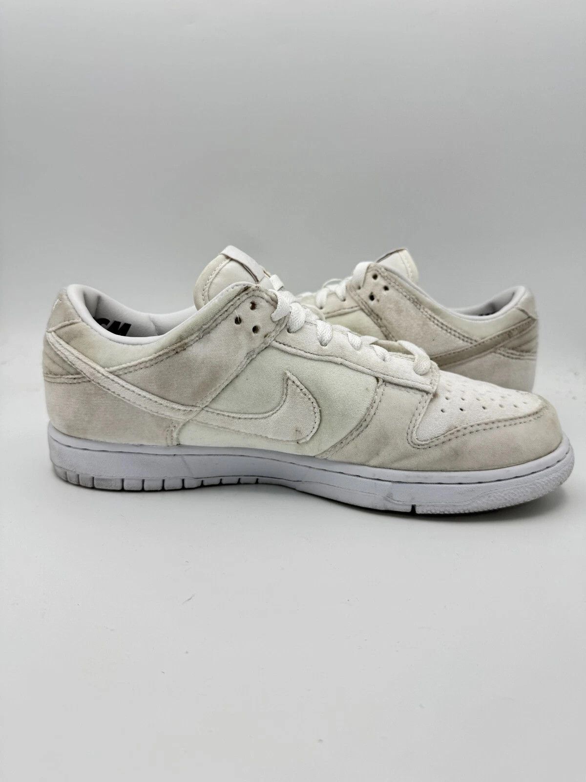 Dover Street Market × Nike DSM Nike Dunk Low Velvet White Size US 9.5 / EU 42-43 - 8 Thumbnail