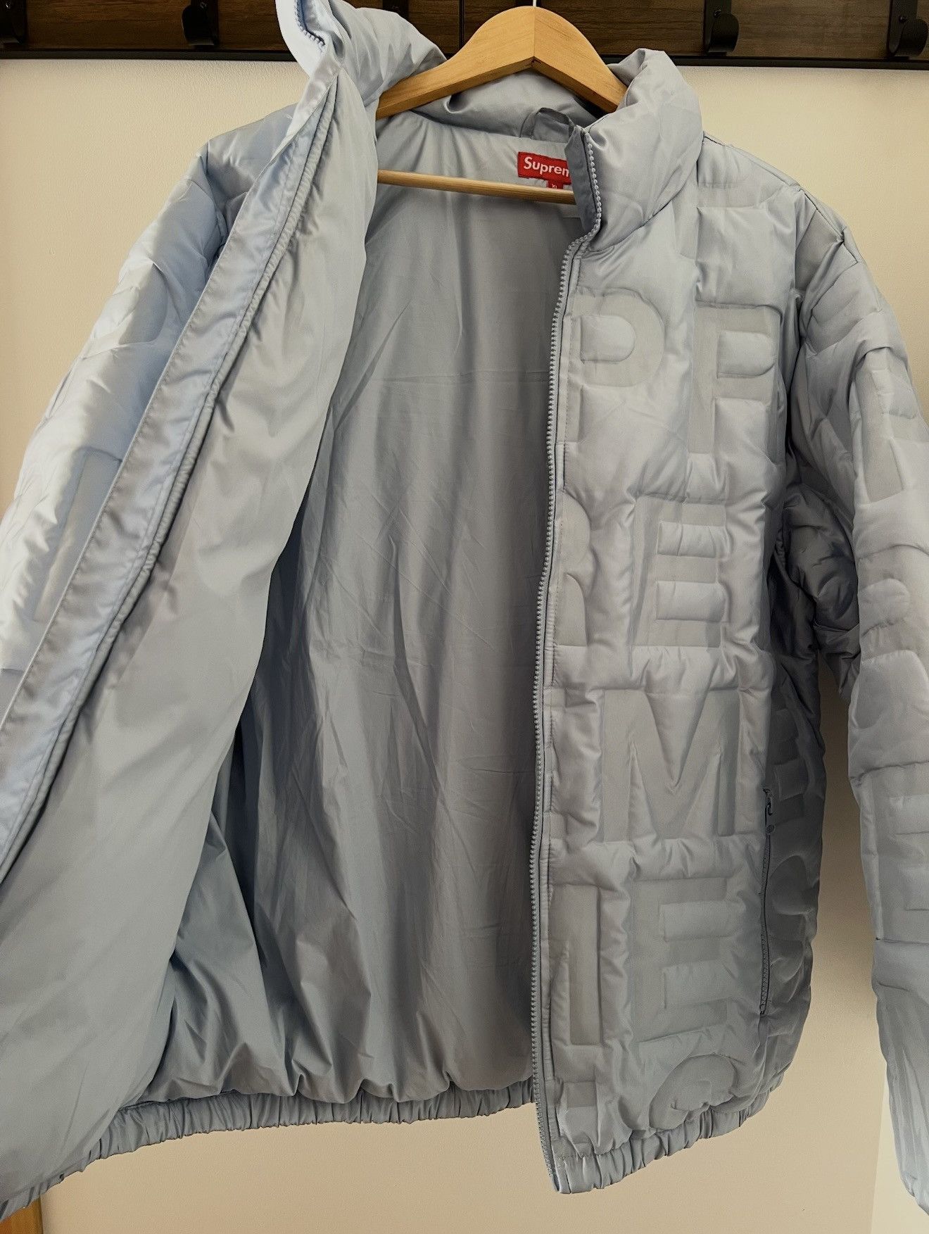 Supreme SUPREME SS19 Bonded Logo Puffy Jacket XL Light Blue Size US XL / EU 56 / 4 - 3 Thumbnail