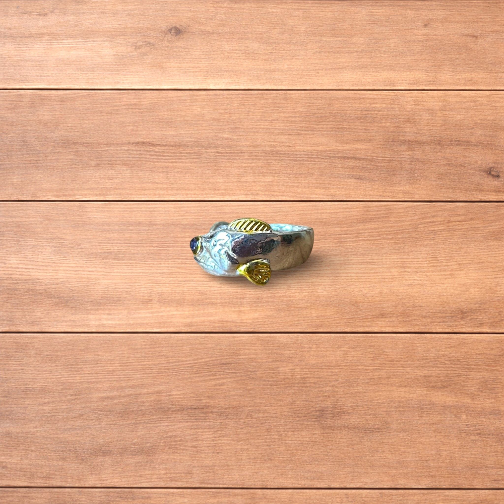 Japanese Brand Lovely vintage style retro fish ring in silver/gold. Size ONE SIZE - 4 Thumbnail