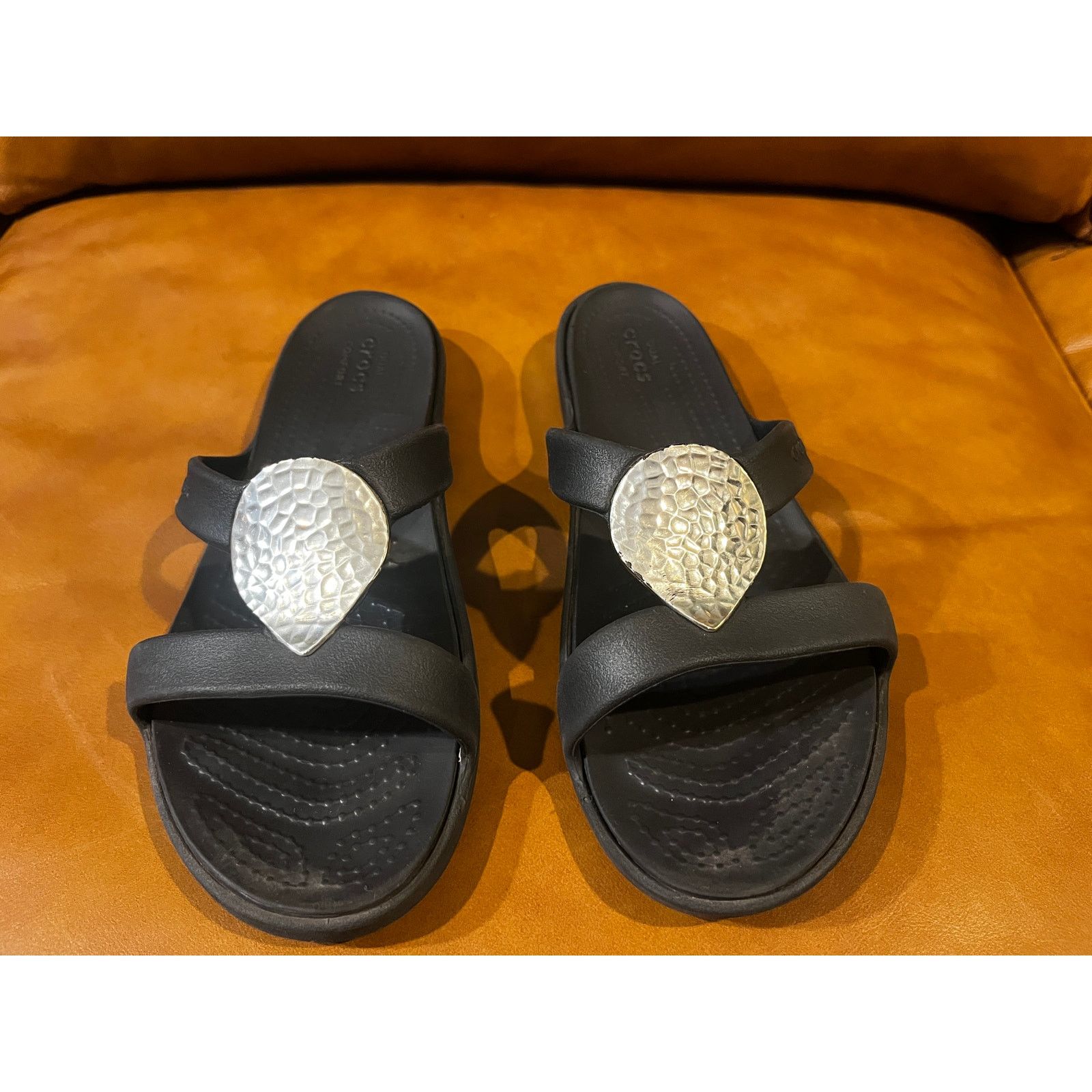 Crocs Crocs Sanrah Hammered Tear Drop Slide Sandals Black 8 Size US 8 / IT 38 - 1 Thumbnail