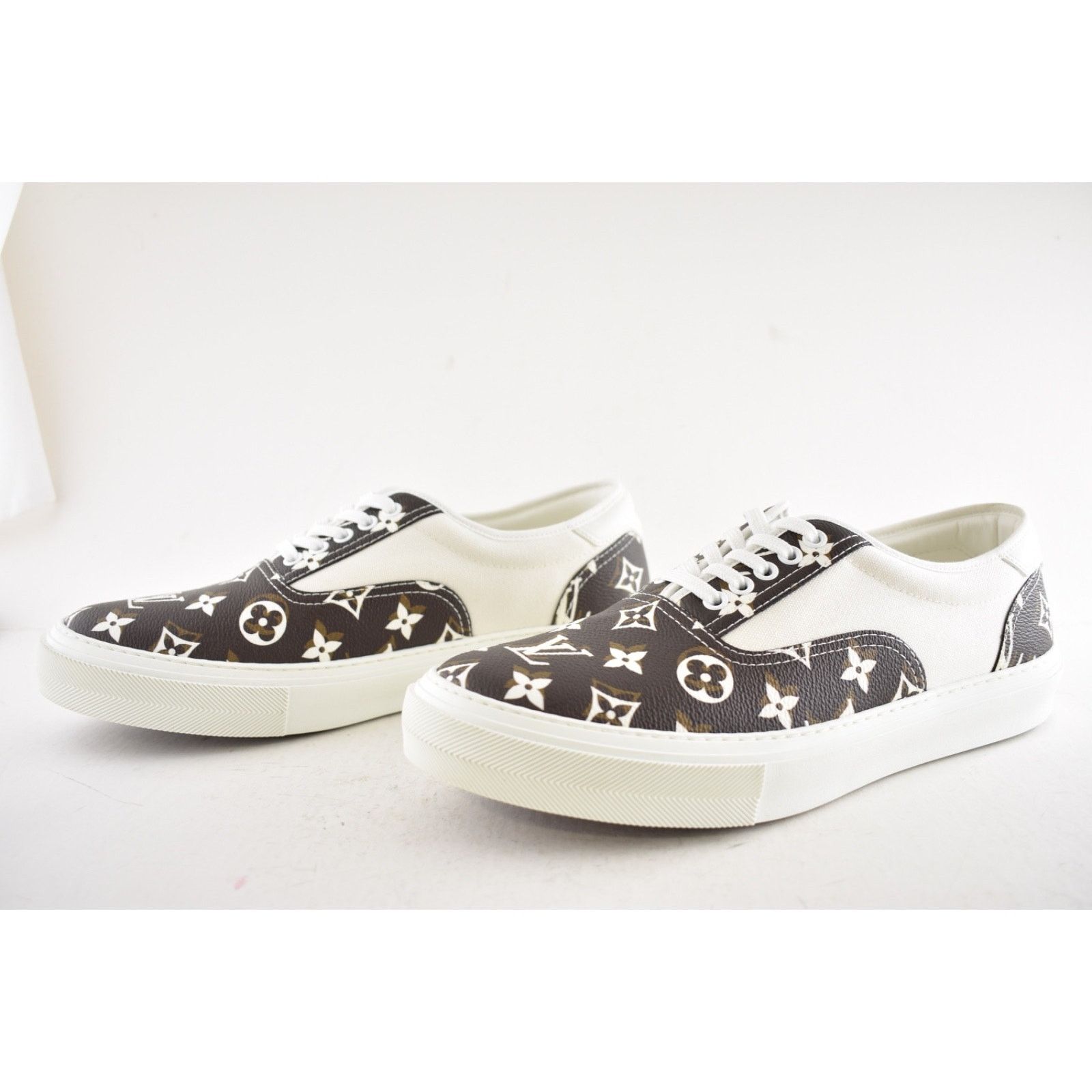 Louis Vuitton Louis Vuitton Trocadero Richelieu White Monogram Logo Low Size US 10 / EU 43 - 11 Thumbnail
