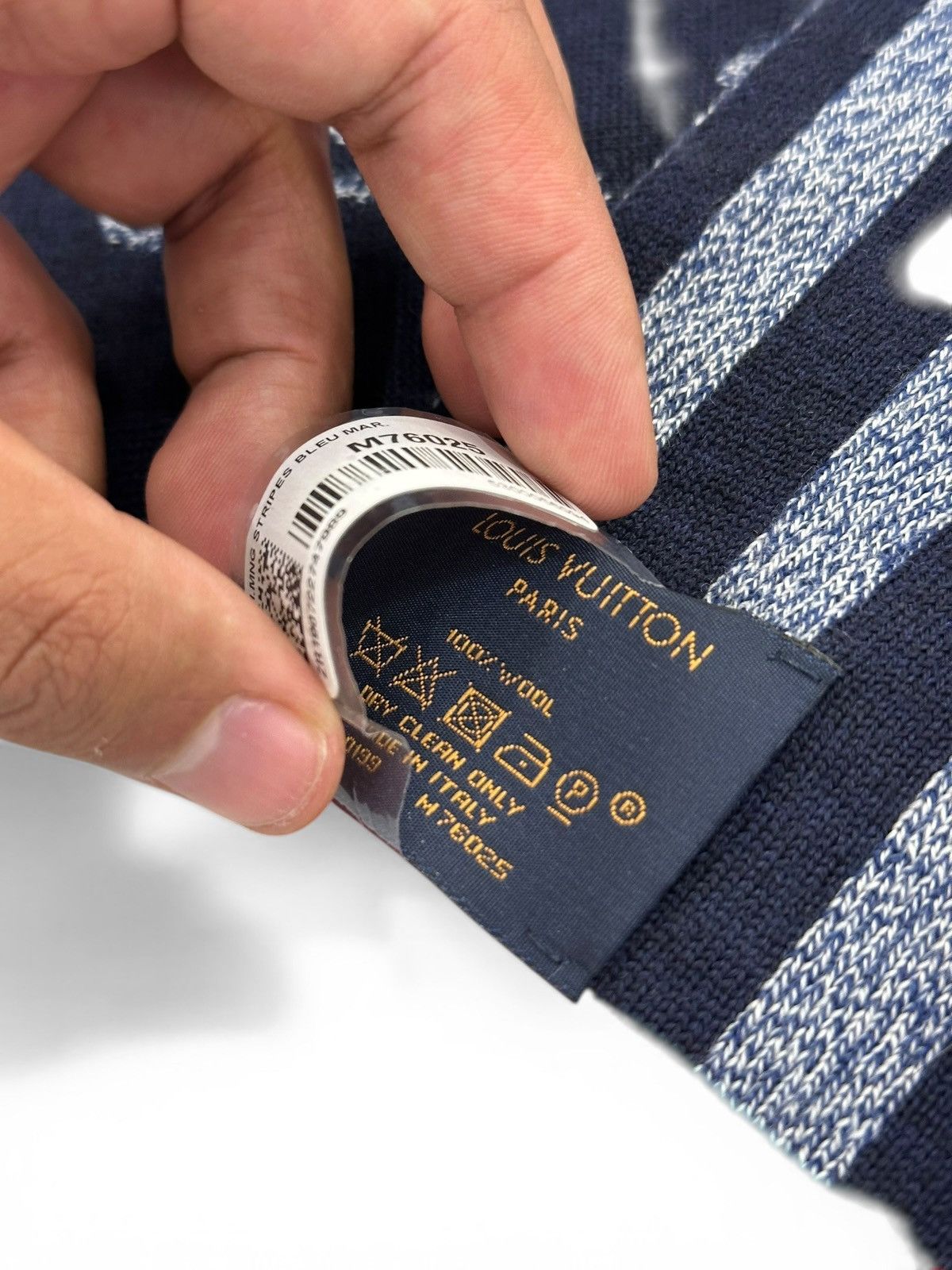 Louis Vuitton Louis Vuitton M76025 Scarf Monogram Stripe Blue Marine Size ONE SIZE - 7 Thumbnail