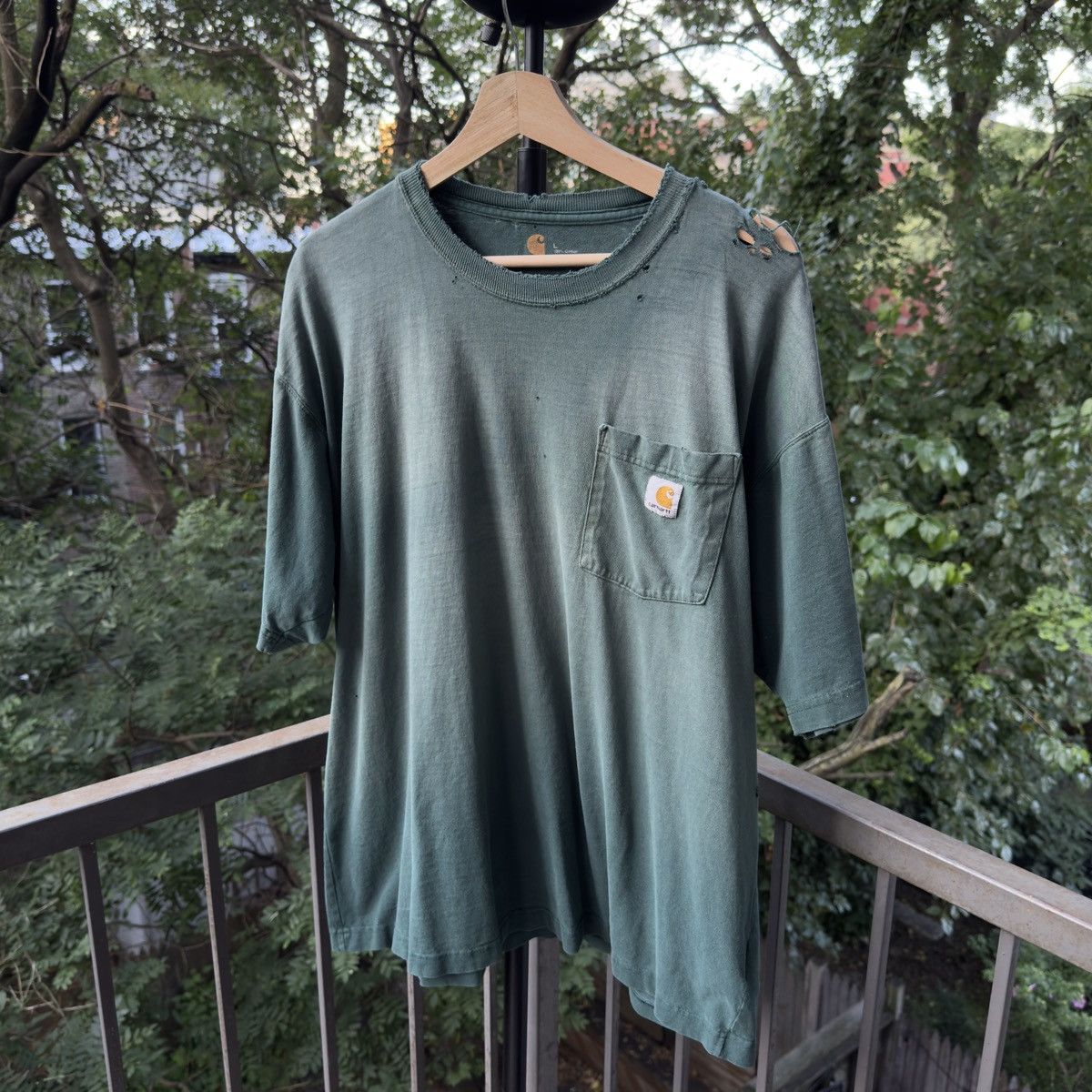 Vintage Carhartt Faded Thrashed Distressed Tee Oversized ERD Grunge Size US L / EU 52-54 / 3 - 1 Thumbnail