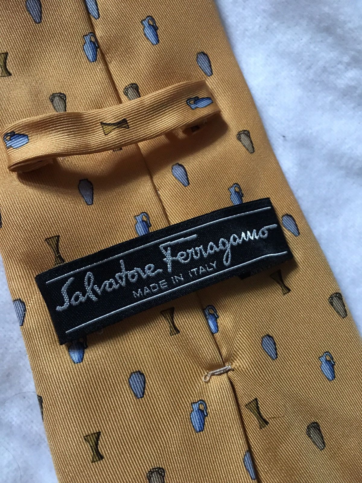 Salvatore Ferragamo Salvatore Ferragamo Amphora Print Yellow Silk Mens Tie Size ONE SIZE - 5 Thumbnail