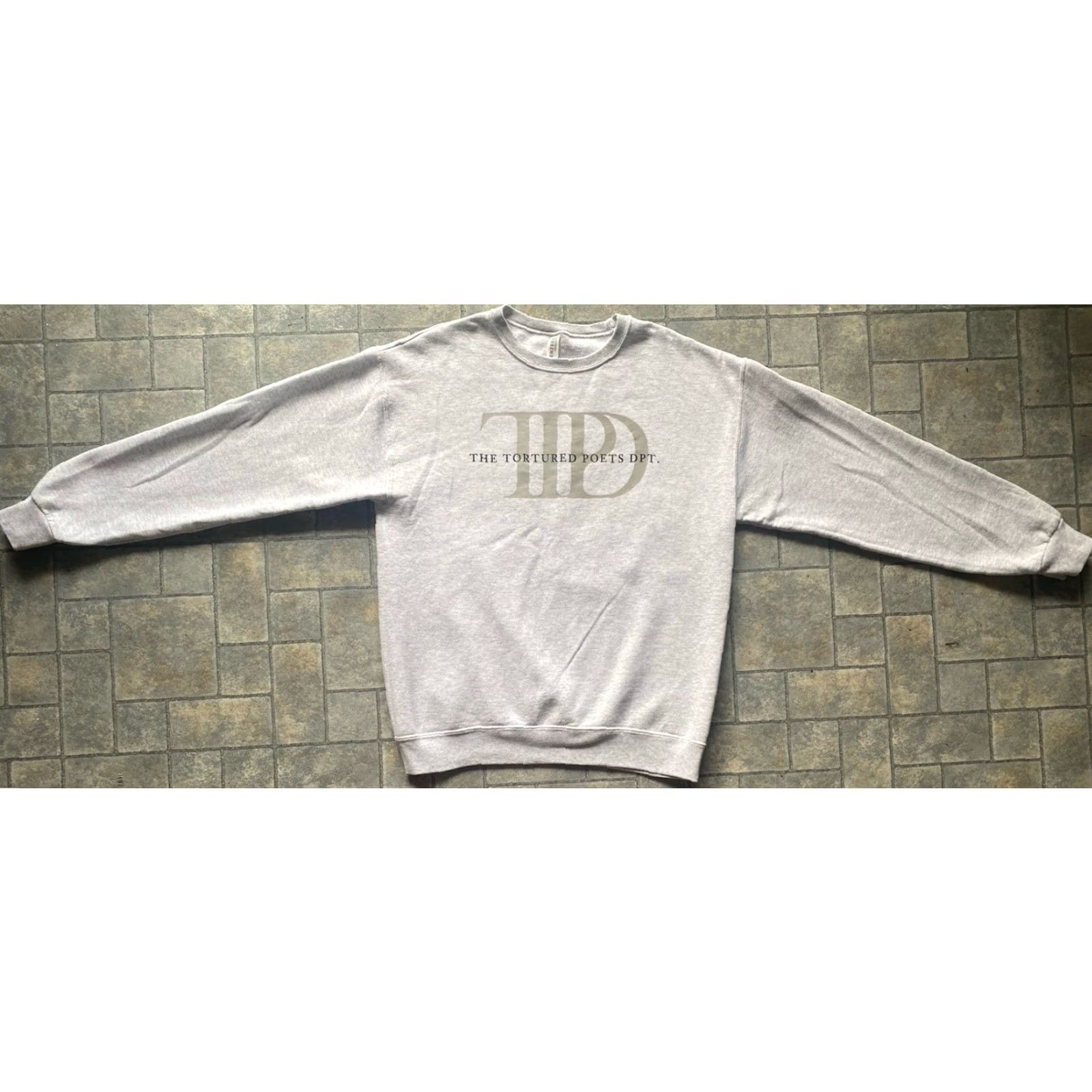 Jerzees Tortured Poets Sweatshirt Crewneck Gray Mens M Taylor Swift The Manuscript JERZEES Sweatshirt Pullover Long Sleeve Size US M / EU 48-50 / 2 - 2 Thumbnail