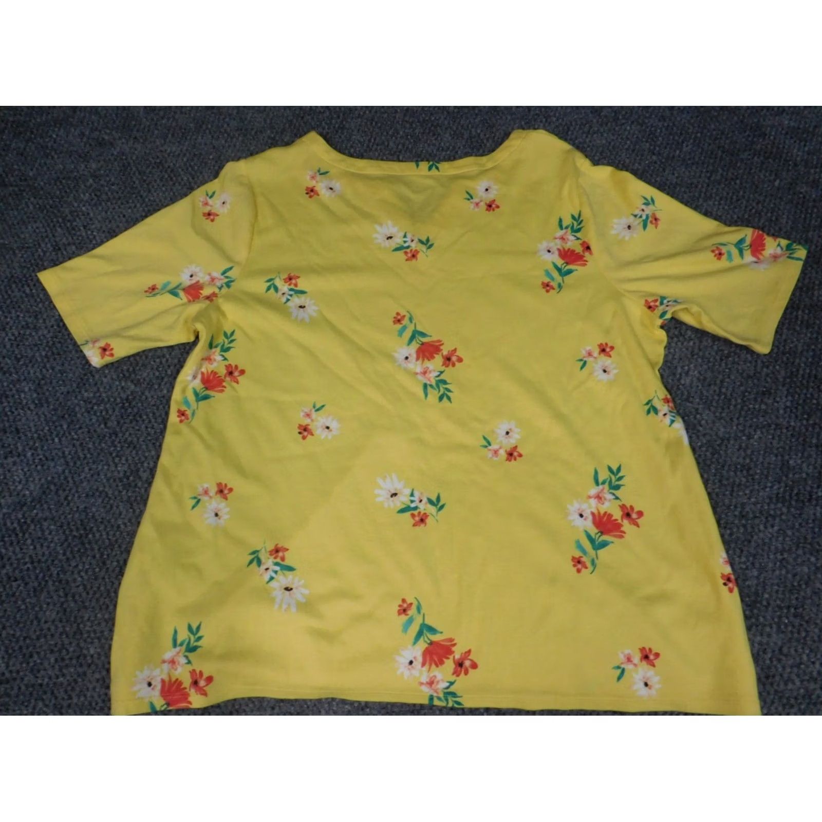 Croft & Barrow Croft & Barrow Womens Blouse 2XL Yellow Floral Stretch Short Sleeve Crew Neck Pullover Casual Polyester Rayon Regular Women 2XL Blouse Floral Yellow Size XXL / US 16-18 / IT 52-54 - 7 Thumbnail