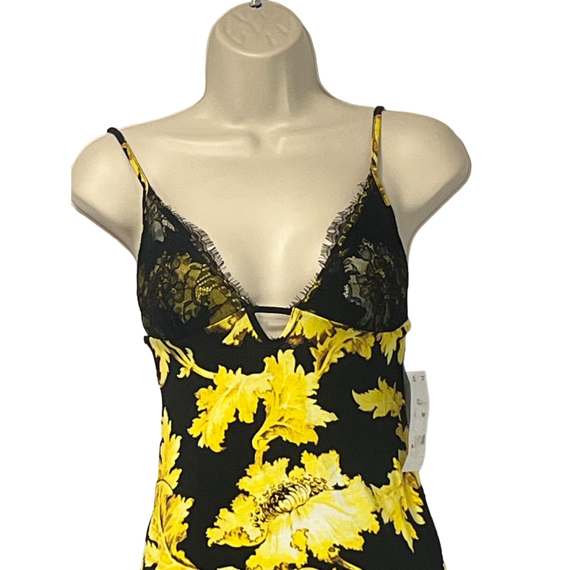 Other ASOS DESIGN Petite Cami lace bust mini dress in gold floral Size S / US 4 / IT 40 - 4 Thumbnail