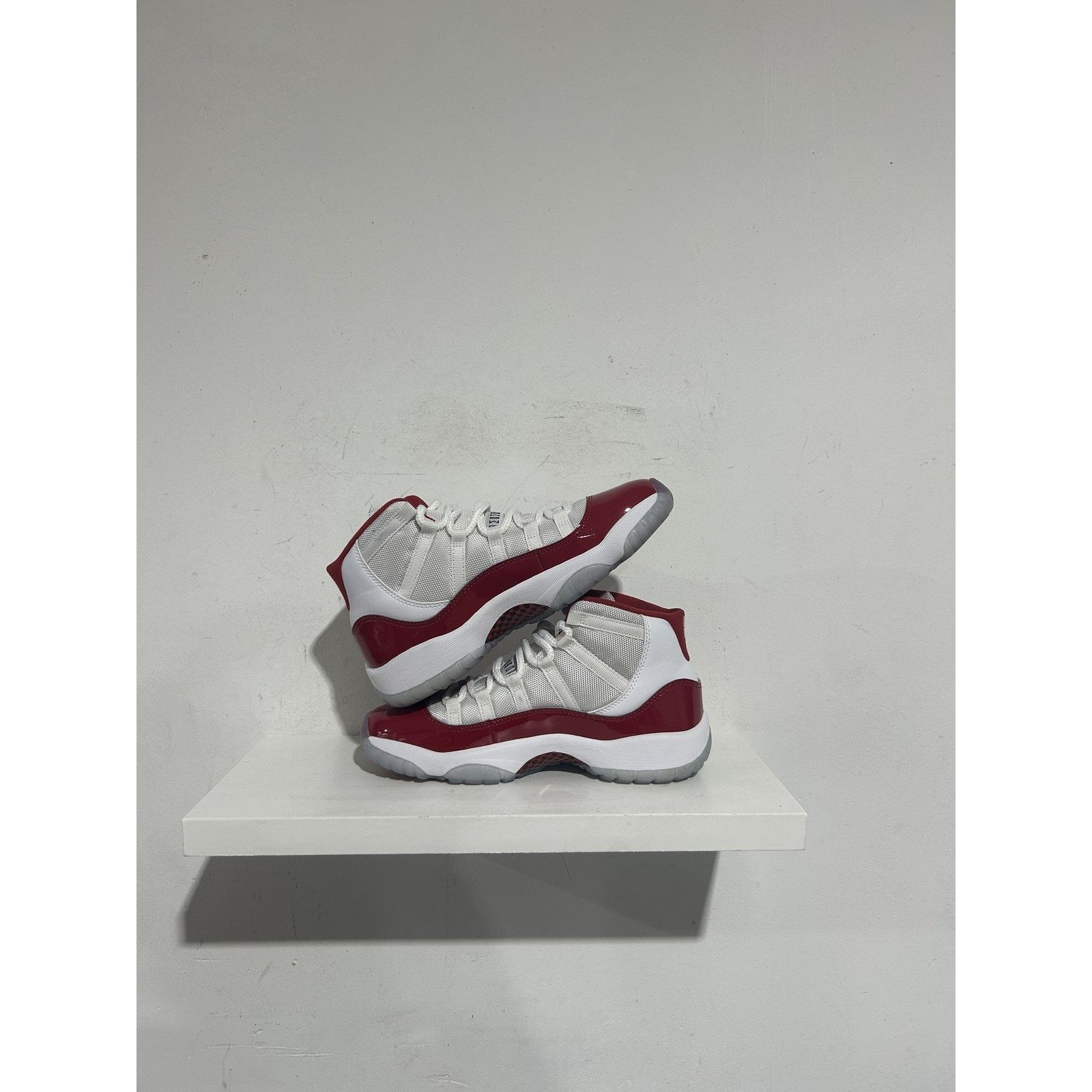 Nike NIKE JORDAN 11 CHERRY 2022 SIZE 5Y PREOWNED Size US 5 / EU 37 - 2 Thumbnail