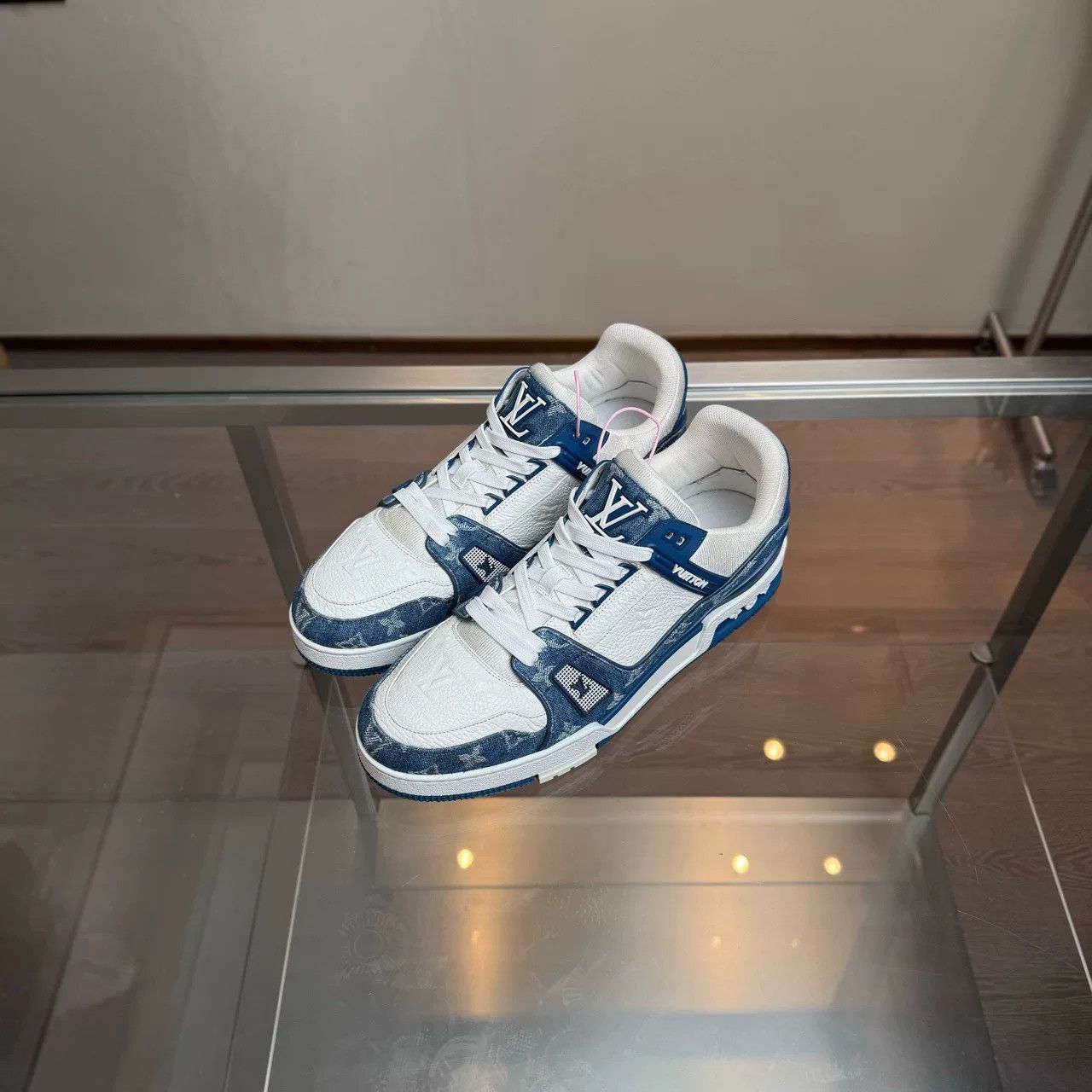 Louis Vuitton Louis Vuitton LV Trainer White Blue Size US 11 / EU 44 - 1 Thumbnail