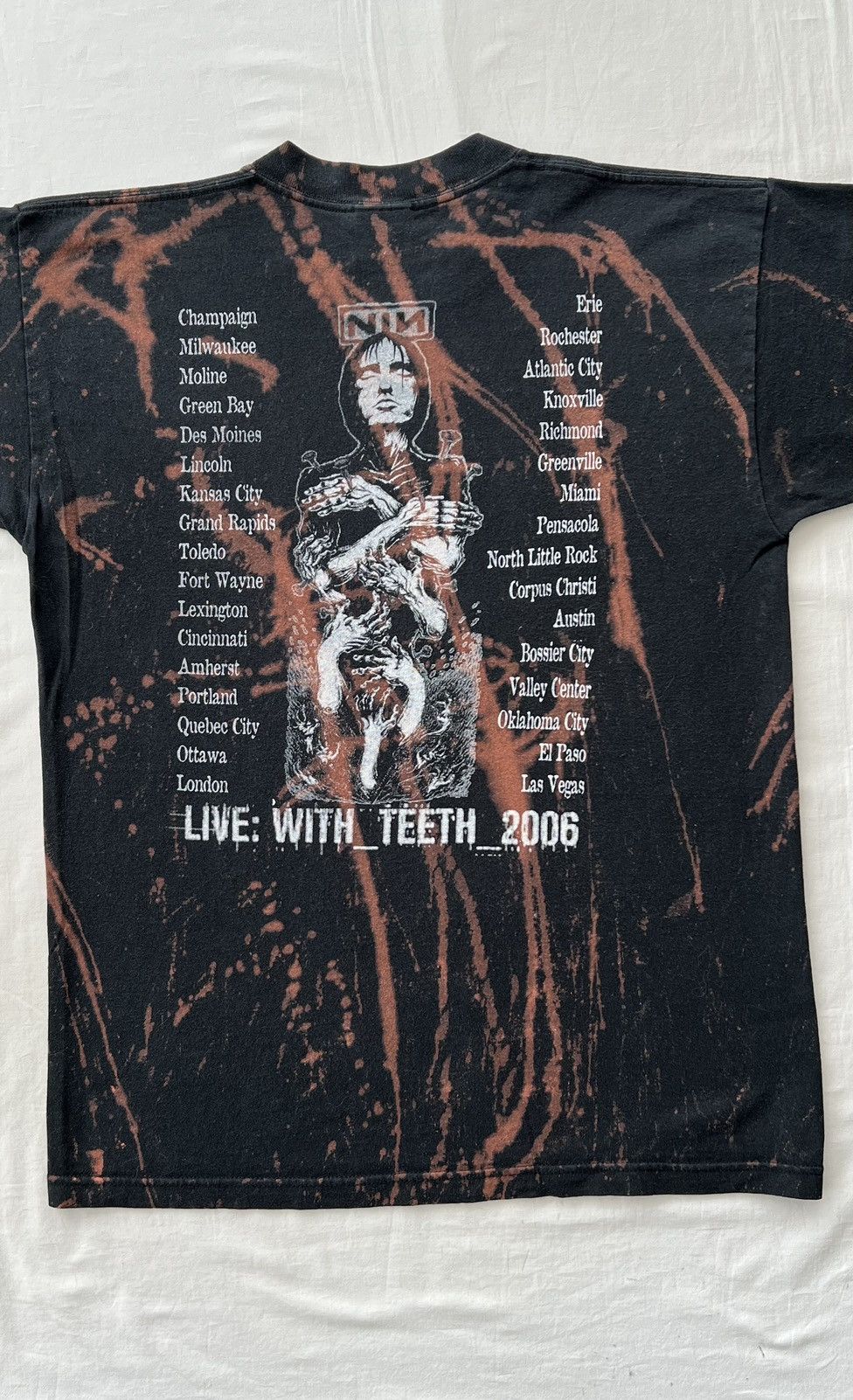 Band Tees Vintage 2006 Nine Inch Nails NIN Live With Teeth T-shirt Size US L / EU 52-54 / 3 - 13 Thumbnail