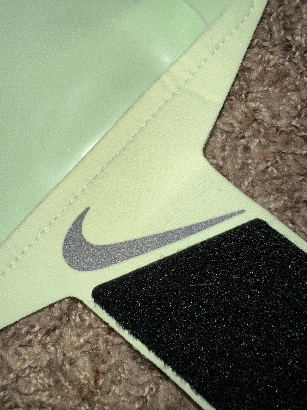 Nike Nike Lean Plus Armband Plus Light Neon Green Reflective Sample Size ONE SIZE - 2 Thumbnail