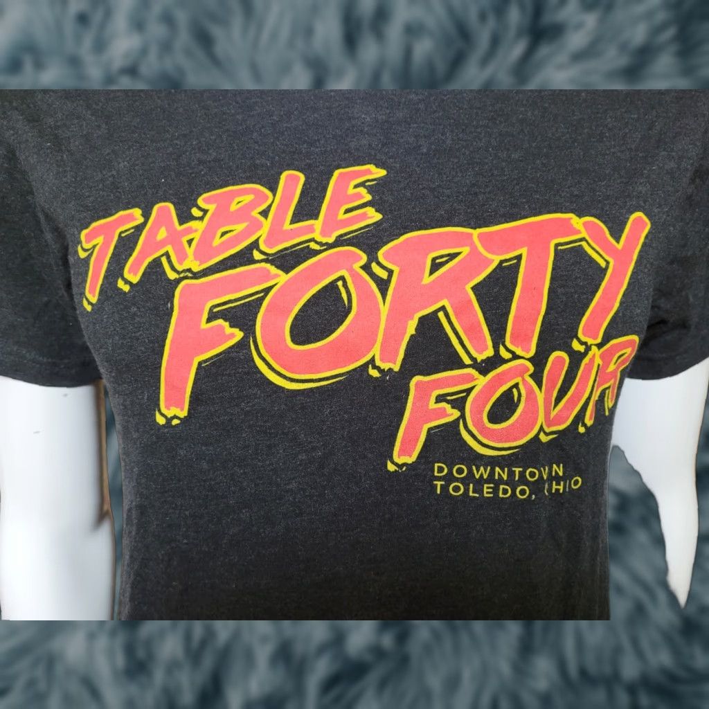 Vintage Womens T-Shirt (Medium) Gray Round Neck Short Sleeve Graphic Tee - Table Forty Four Toledo OH Restaurant Bar Cut Neck Shirt Womens Size M / US 6-8 / IT 42-44 - 1 Thumbnail