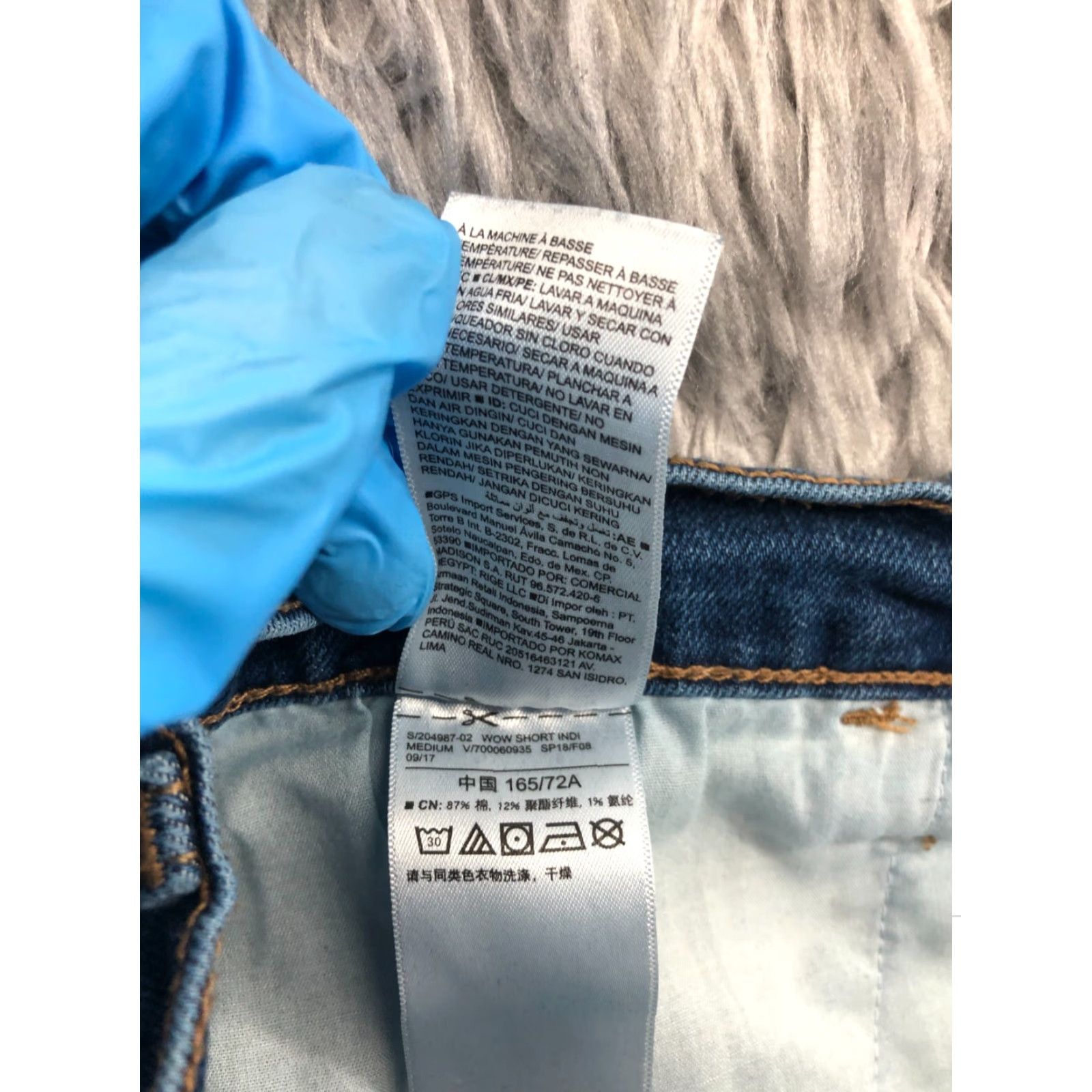 Old Navy Old Navy Boyfriend Shorts Womens Size 8 Mid Rise Medium Wash Blue Denim 5-Pocket Modern Casual Shorts Womens Size 30" / US 8 / IT 44 - 8 Thumbnail