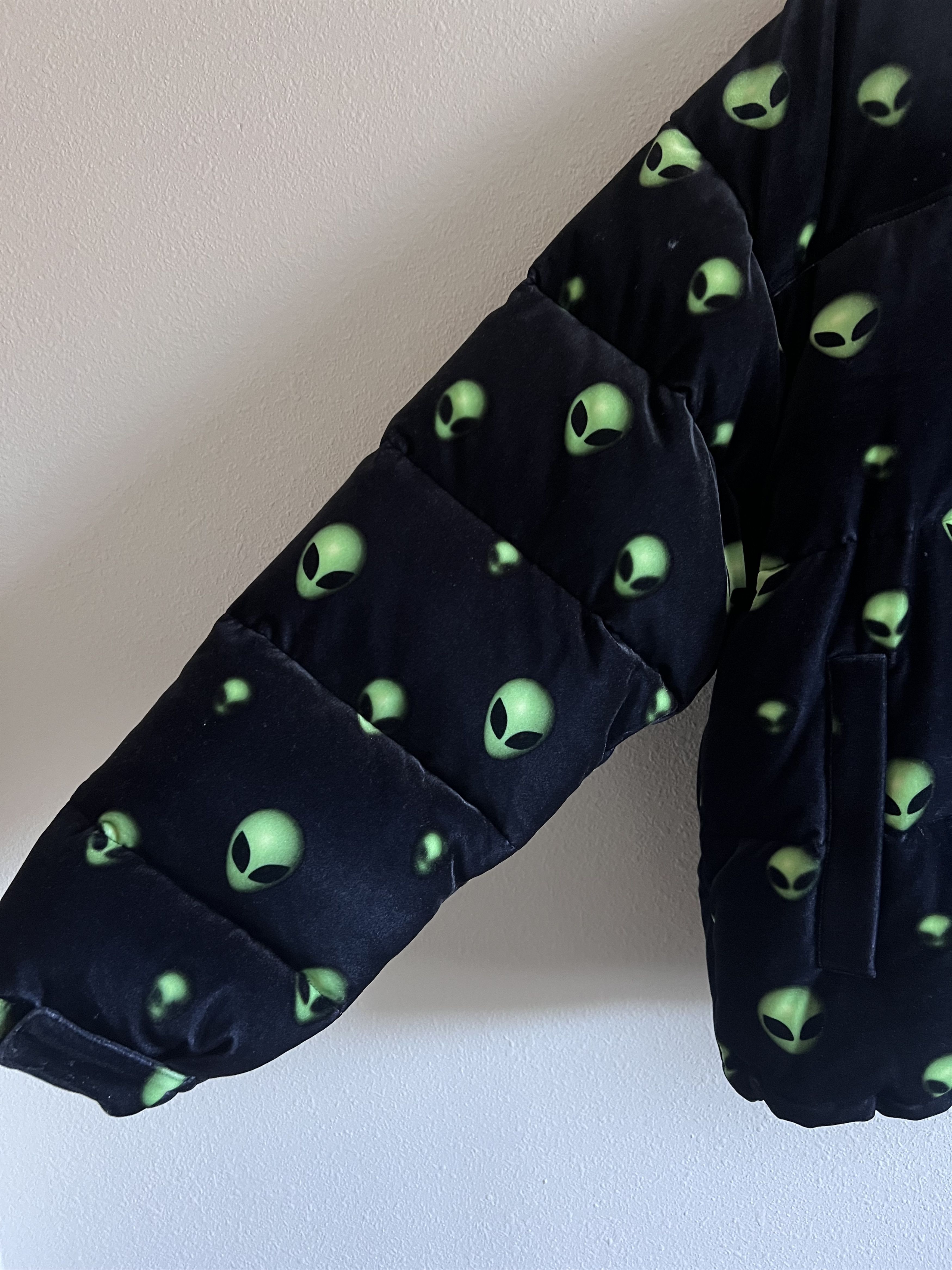 Vetements Vetements Extra Terrestrial Alien Velvet Jacket in Black Size US XL / EU 56 / 4 - 4 Thumbnail