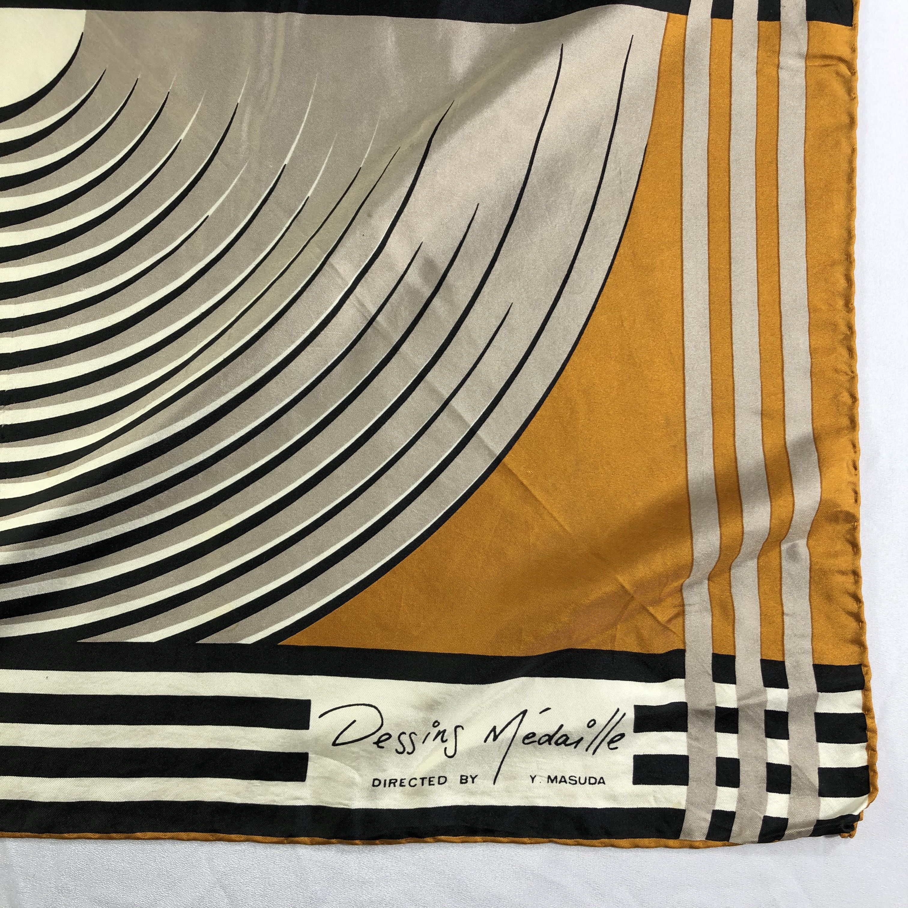 Vintage Vintage Dessins Medaille Silk Scarf Size ONE SIZE - 4 Thumbnail