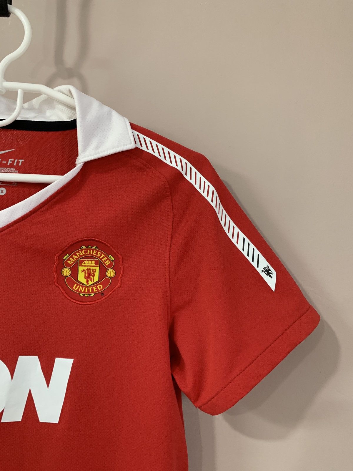 Nike WOMENS Manchester United 2010 2011 home soccer jersey shirt Size S / US 4 / IT 40 - 4 Thumbnail