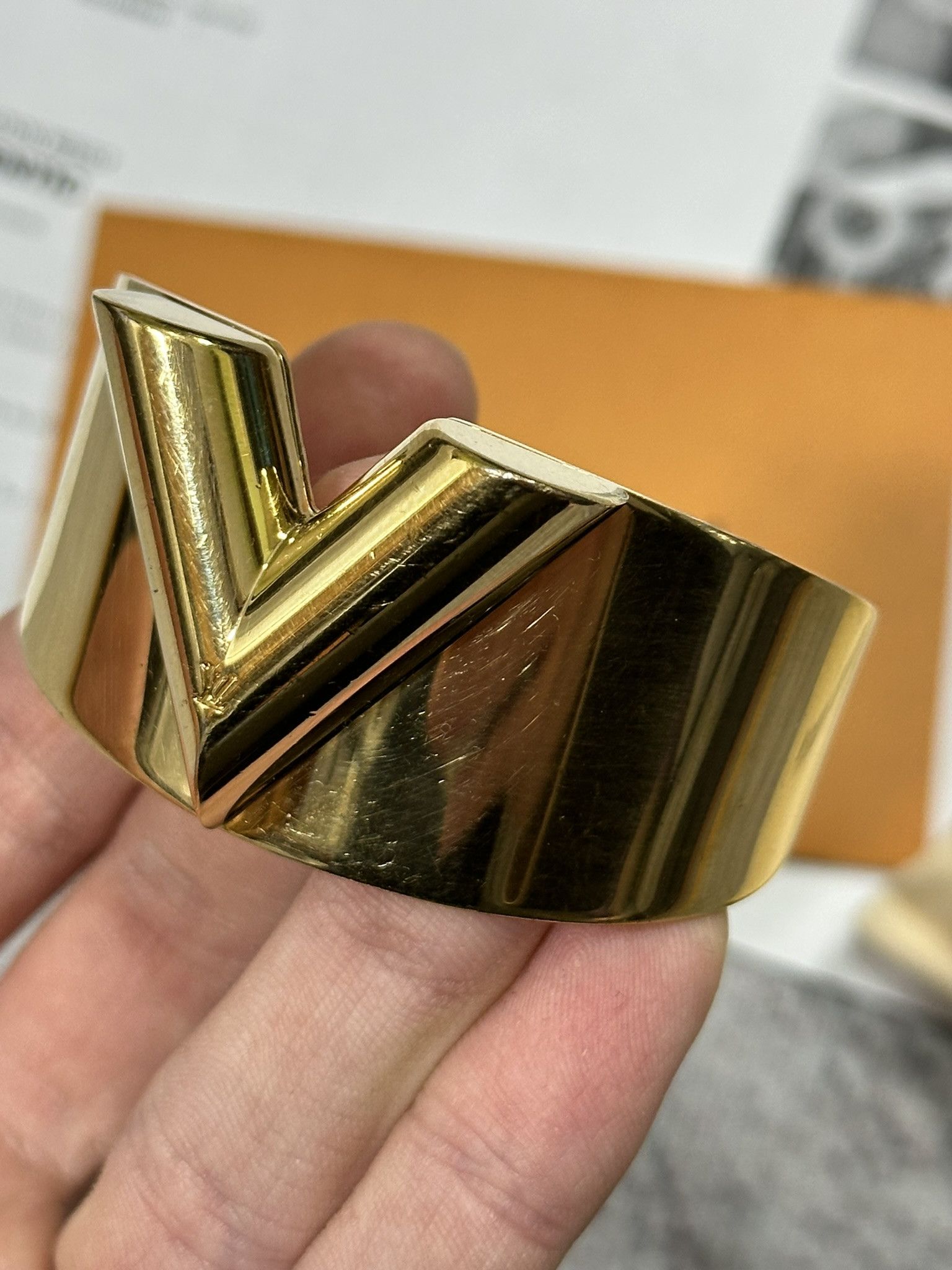 Louis Vuitton Louis Vuitton Cuff Bracelet Essential V Gold Toned Metal Size ONE SIZE - 5 Thumbnail