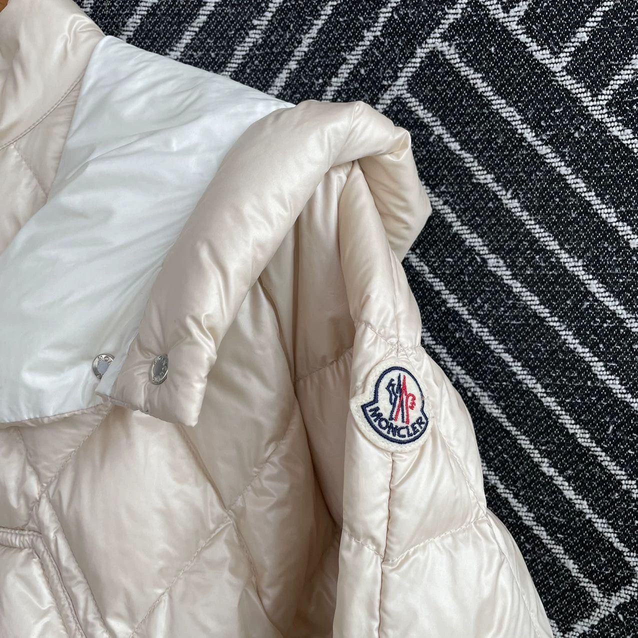 Moncler Moncler kids beige puffer jacket size 12 unisex Size XXS / US 00 / IT 34 - 3 Thumbnail