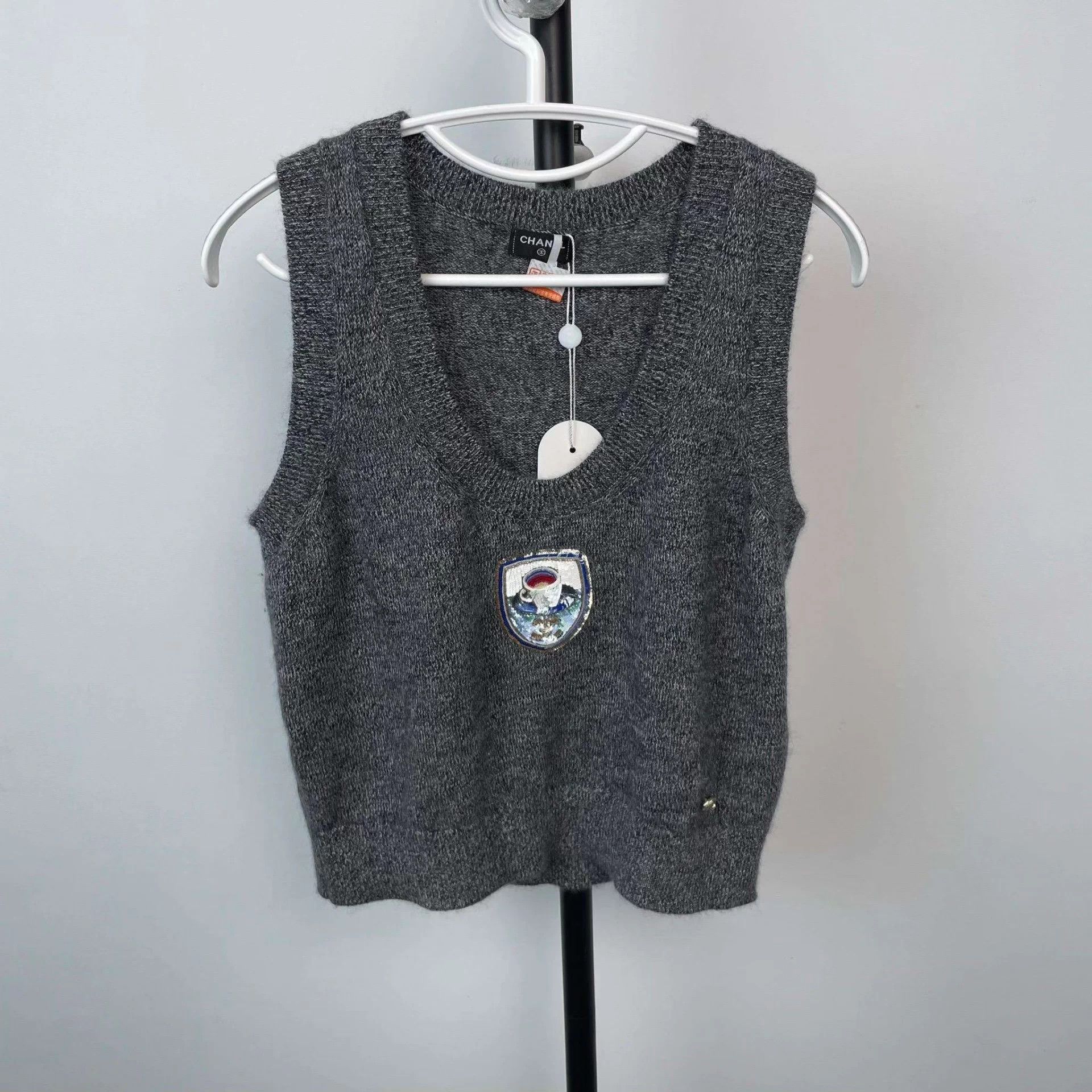 Chanel Chanel Haute Metiers Gray Cashmere Knit Vest 38 Size S / US 4 / IT 40 - 1 Thumbnail