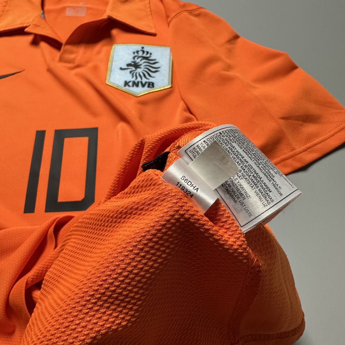 Nike NETHERLANDS NIKE 2006 WORLD CUP JERSEY #10 VAN DER VAART Size US S / EU 44-46 / 1 - 14 Thumbnail