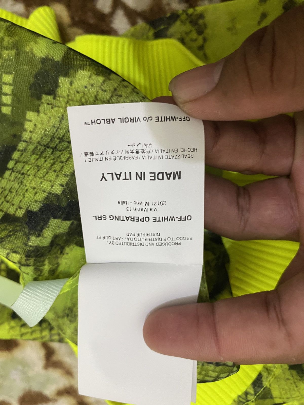 Off-White OFF-WHITE NEON YELLOW SNAKESKIN PRINT SLEEVELESS TOP Size S / US 4 / IT 40 - 6 Thumbnail