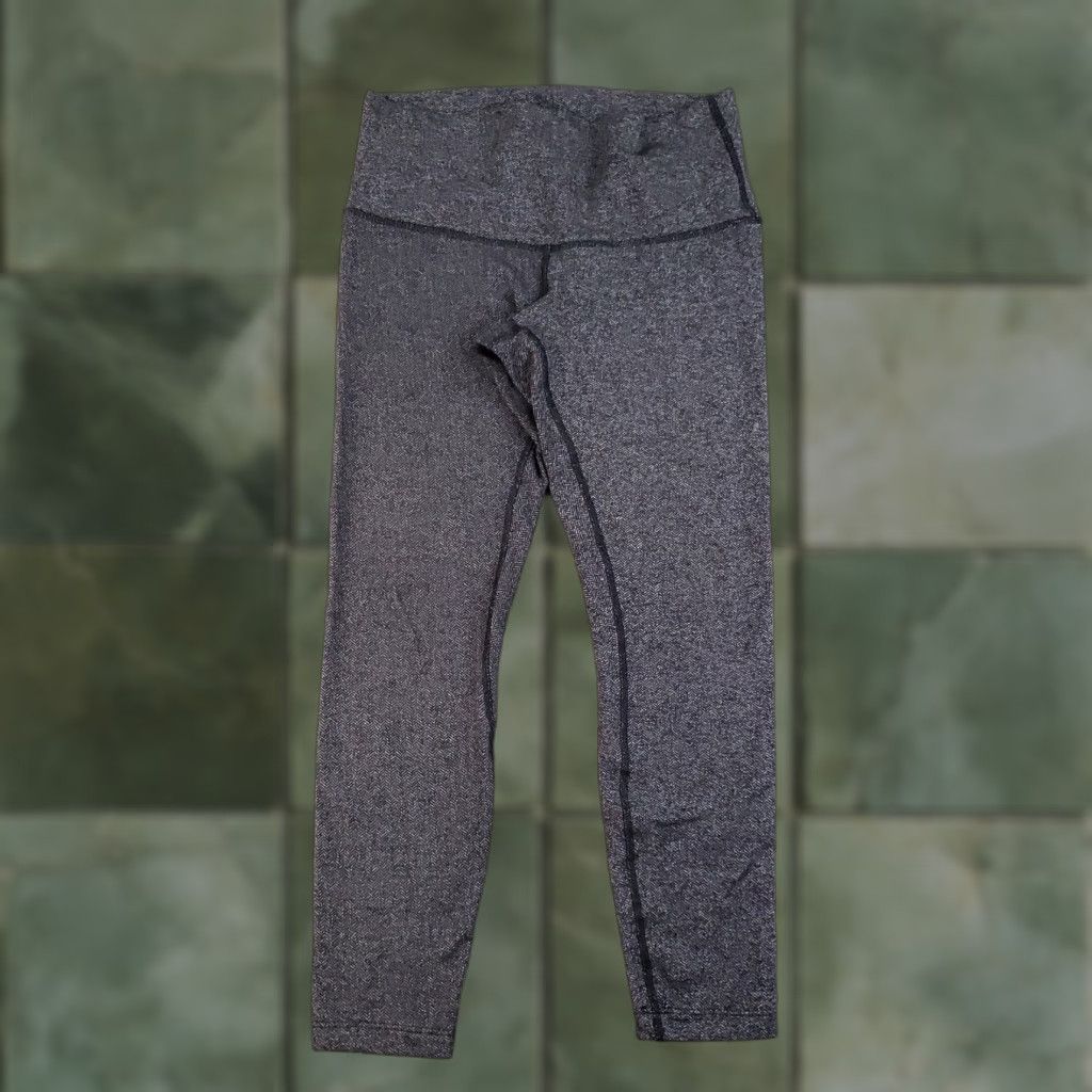 **Lululemon Gray Herringbone Women's 8 High Rise Yoga Leggings** User: Lululemon Gray Herringbone Women's 8 High Rise Yoga Leggings