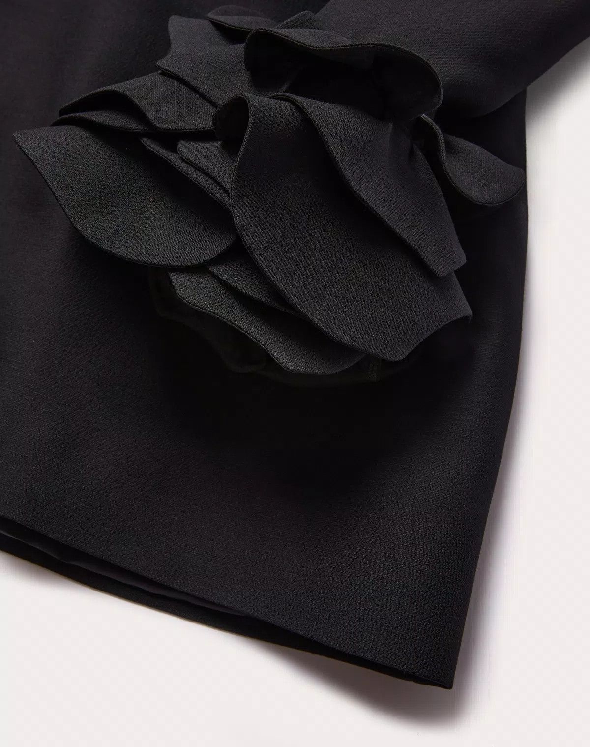 Valentino o1s1wg110426 Embroidered Crepe Couture Short Dress in Black Size M / US 6-8 / IT 42-44 - 5 Thumbnail