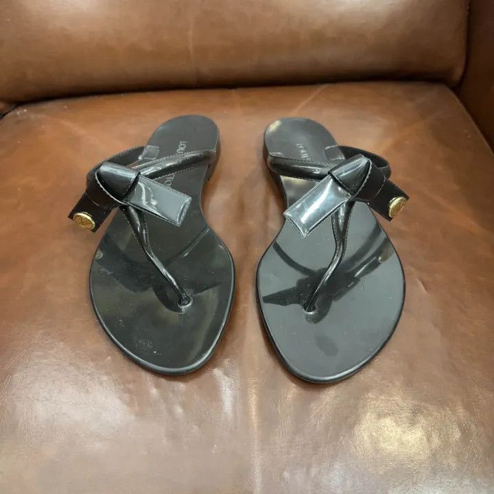 Louis Vuitton Louis Vuitton Black Rubber Flip Flops for Women -2508 Size US 6 / IT 36 - 2 Thumbnail