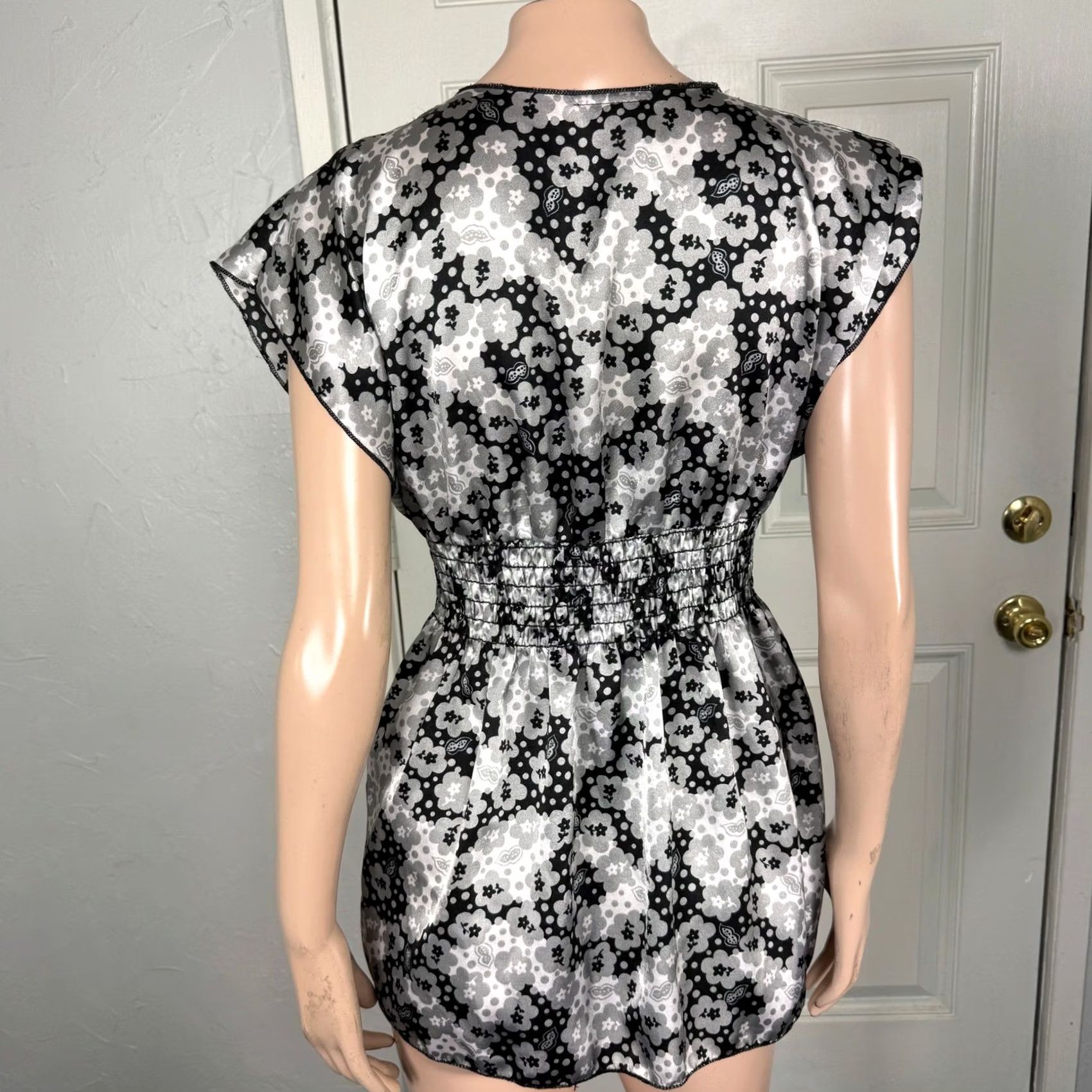Vintage VINTAGE Love Me Kiss Me Shirt L White Y2K Floral Satin Smocked Retro USA Size L / US 10 / IT 46 - 4 Thumbnail