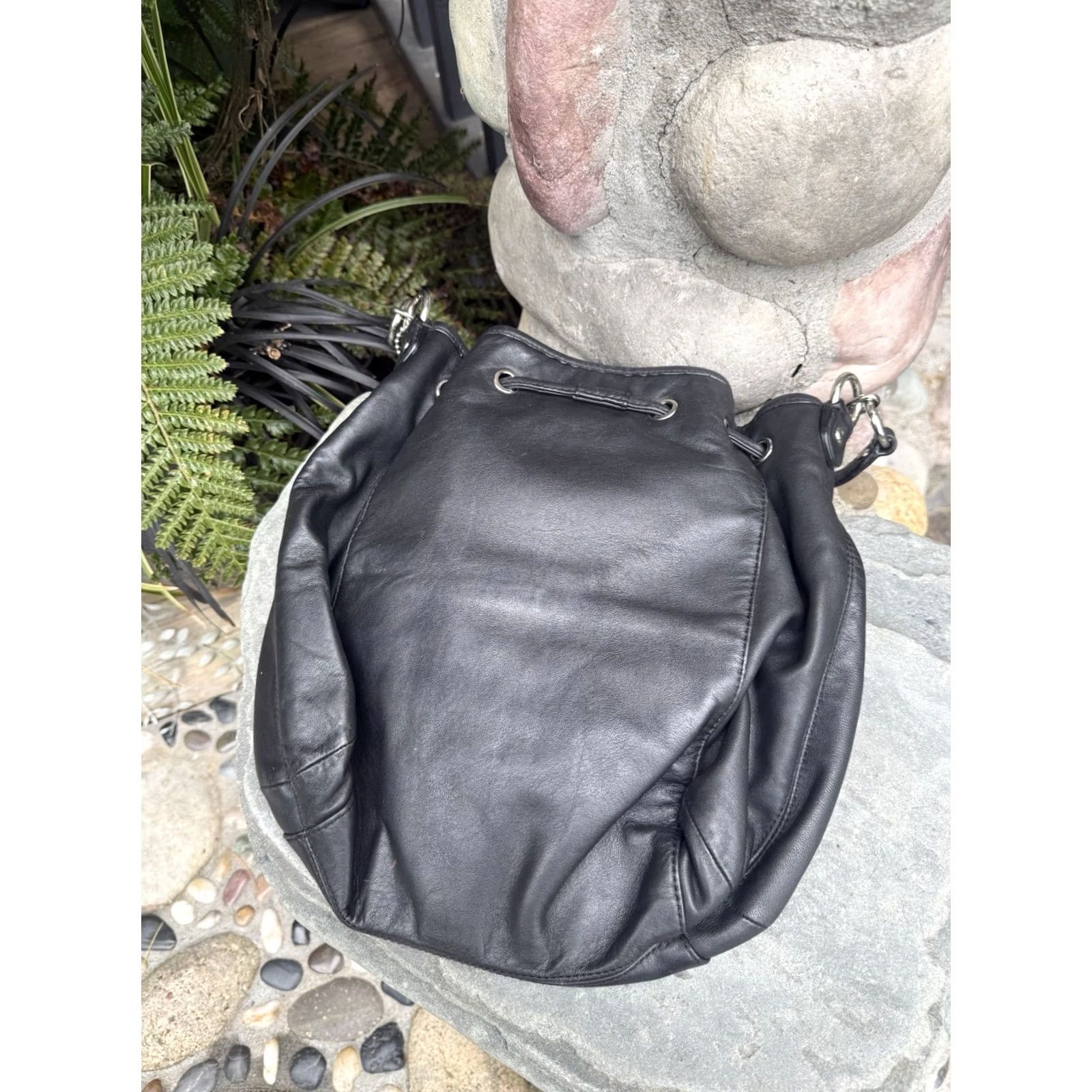 Coach Coach Women Black Leather Drawstring Shoulder Bag Purse Size ONE SIZE - 4 Thumbnail