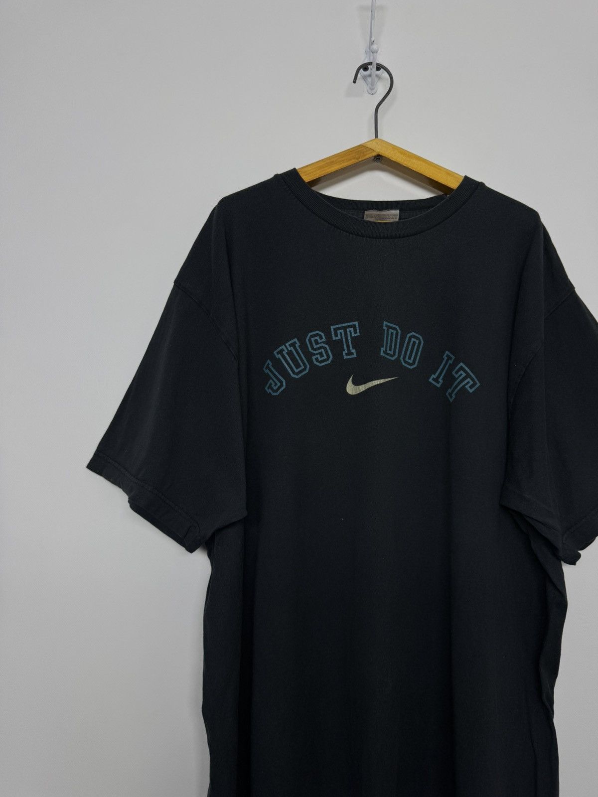 Nike Vintage Nike Center Swoosh T Shirt Tee Big Logo Spellout Y2K Size US XL / EU 56 / 4 - 1 Thumbnail