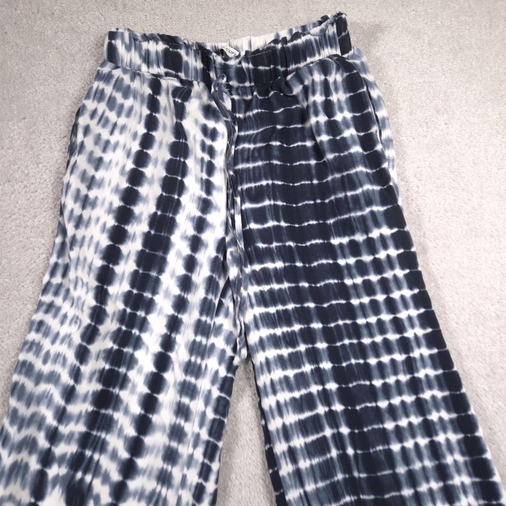 Vintage VINTAGE Cupshe Pants Womens S Blue White Tie Dye Wide Leg Rayon Lounge Beach Size 28" / US 6 / IT 42 - 3 Thumbnail