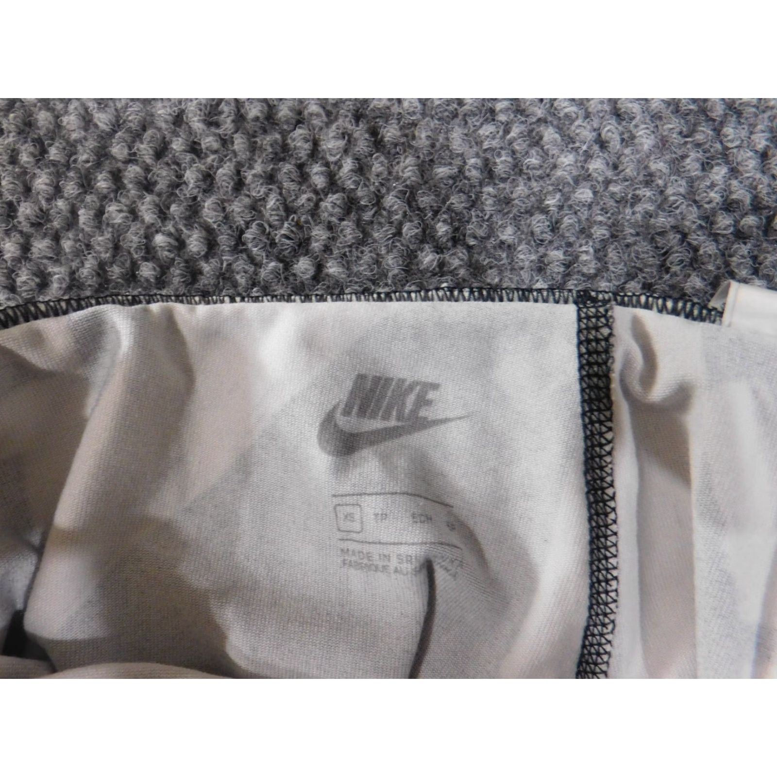 Nike VINTAGE Nike leggings women XS black logo Dri-Fit swoosh print stretch athletic walk compression straight inseam 26 in Regular size ongoing Size 40" / US 18 - 6 Thumbnail